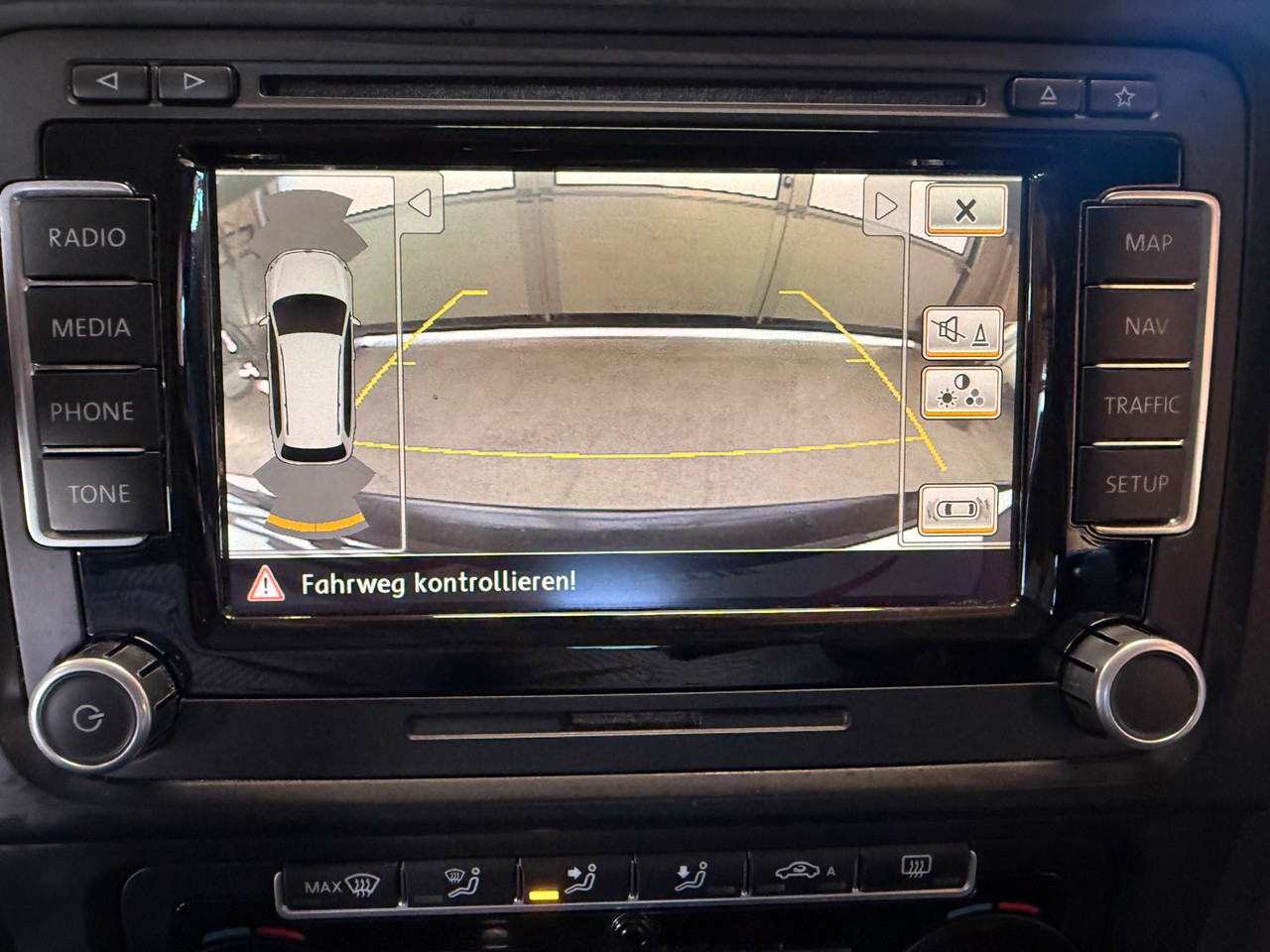 VW Golf Variant 1.6 TDI Team 4Motion-image-12