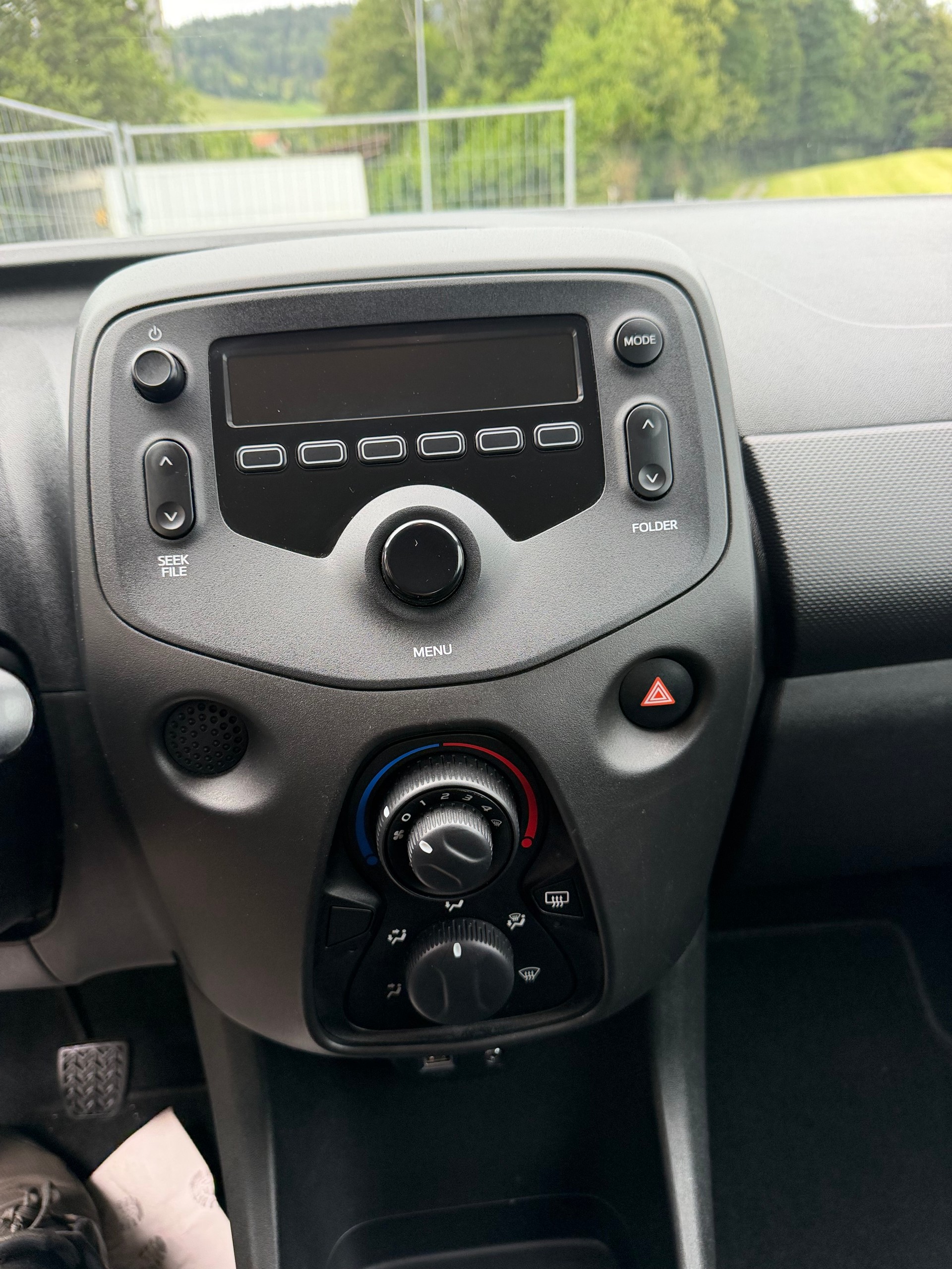 PEUGEOT 108 1.0 VTi Access-image-10
