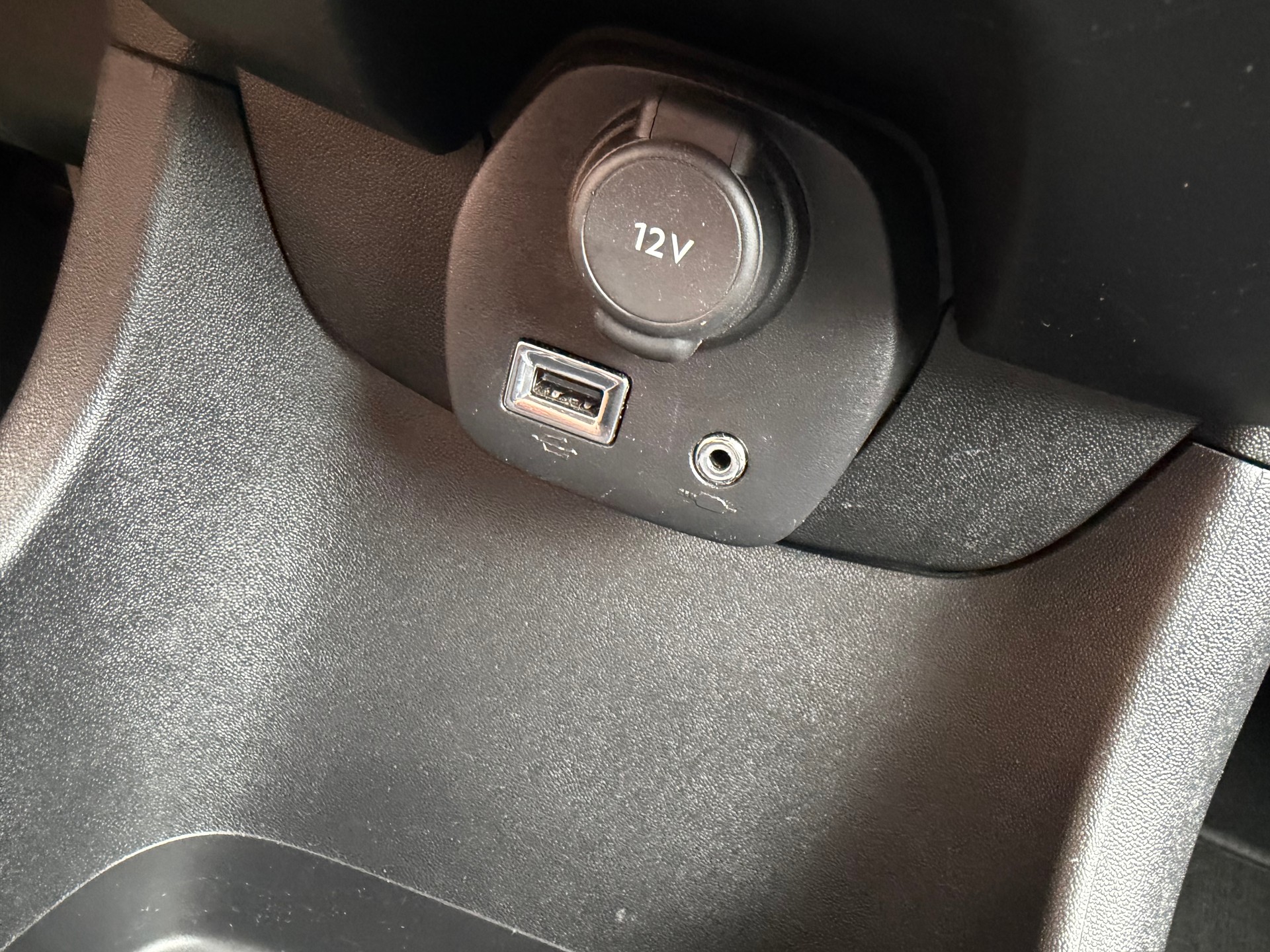 PEUGEOT 108 1.0 VTi Access-image-11