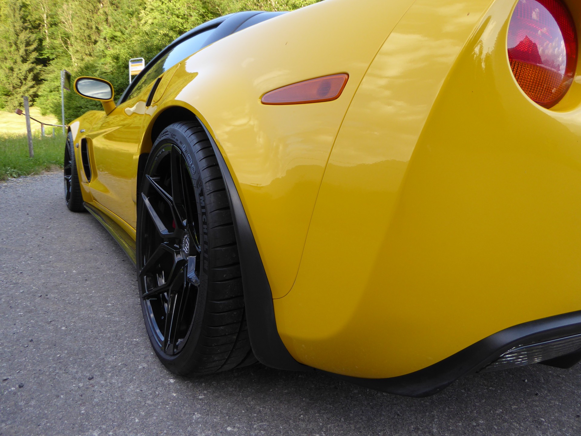 CHEVROLET Z06-image-3