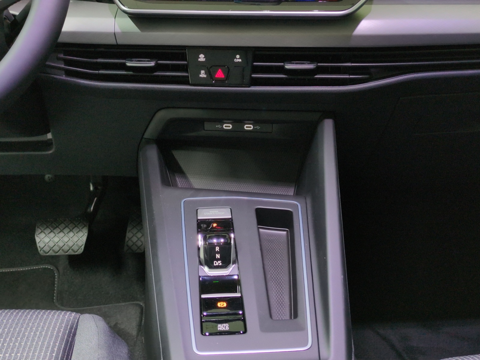 VW Golf 1.5 e TSI mHEV Value DSG-image-7