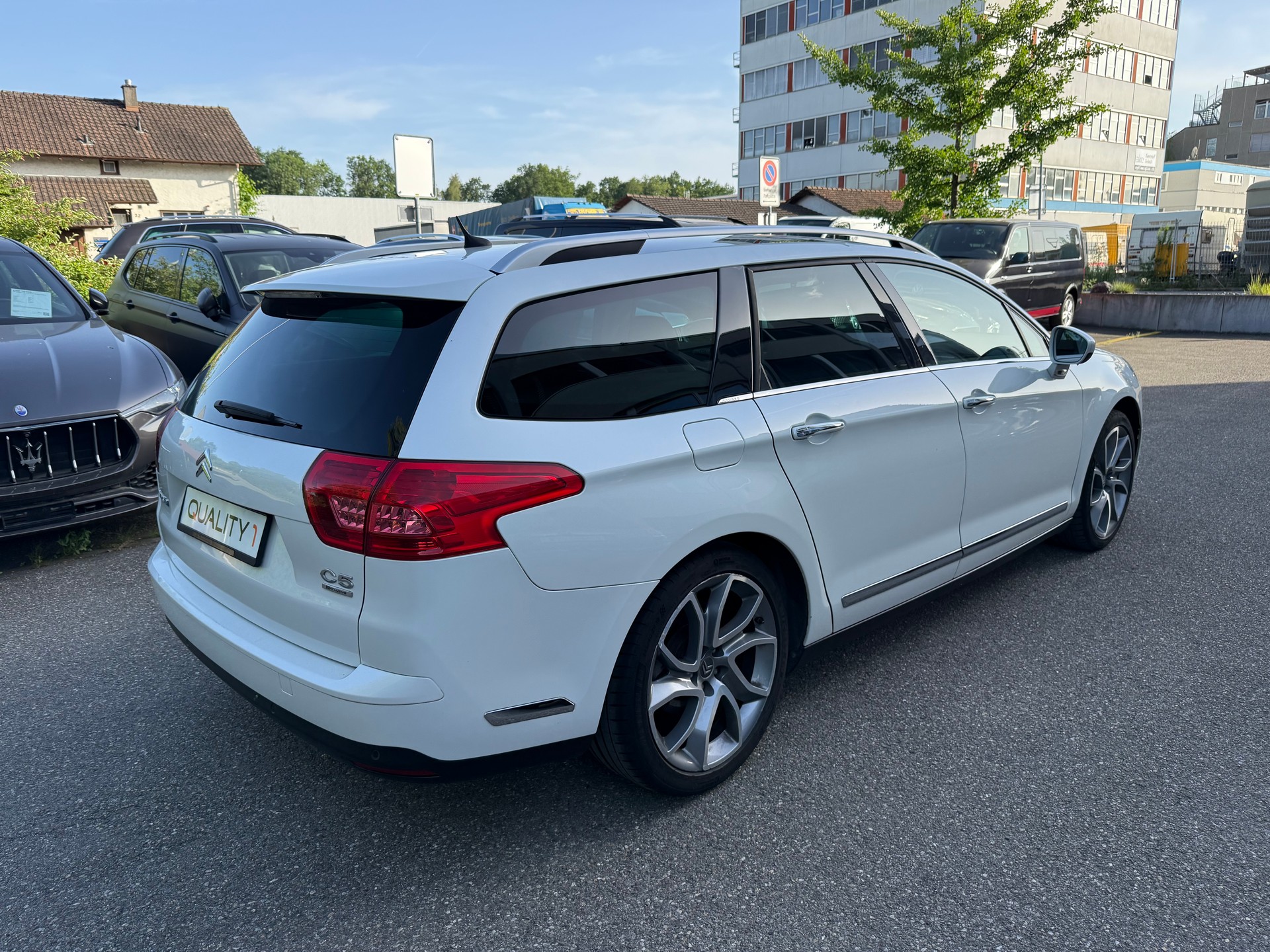 CITROEN C5 Tourer 1.6 Turbo Exclusive Automatic-image-4