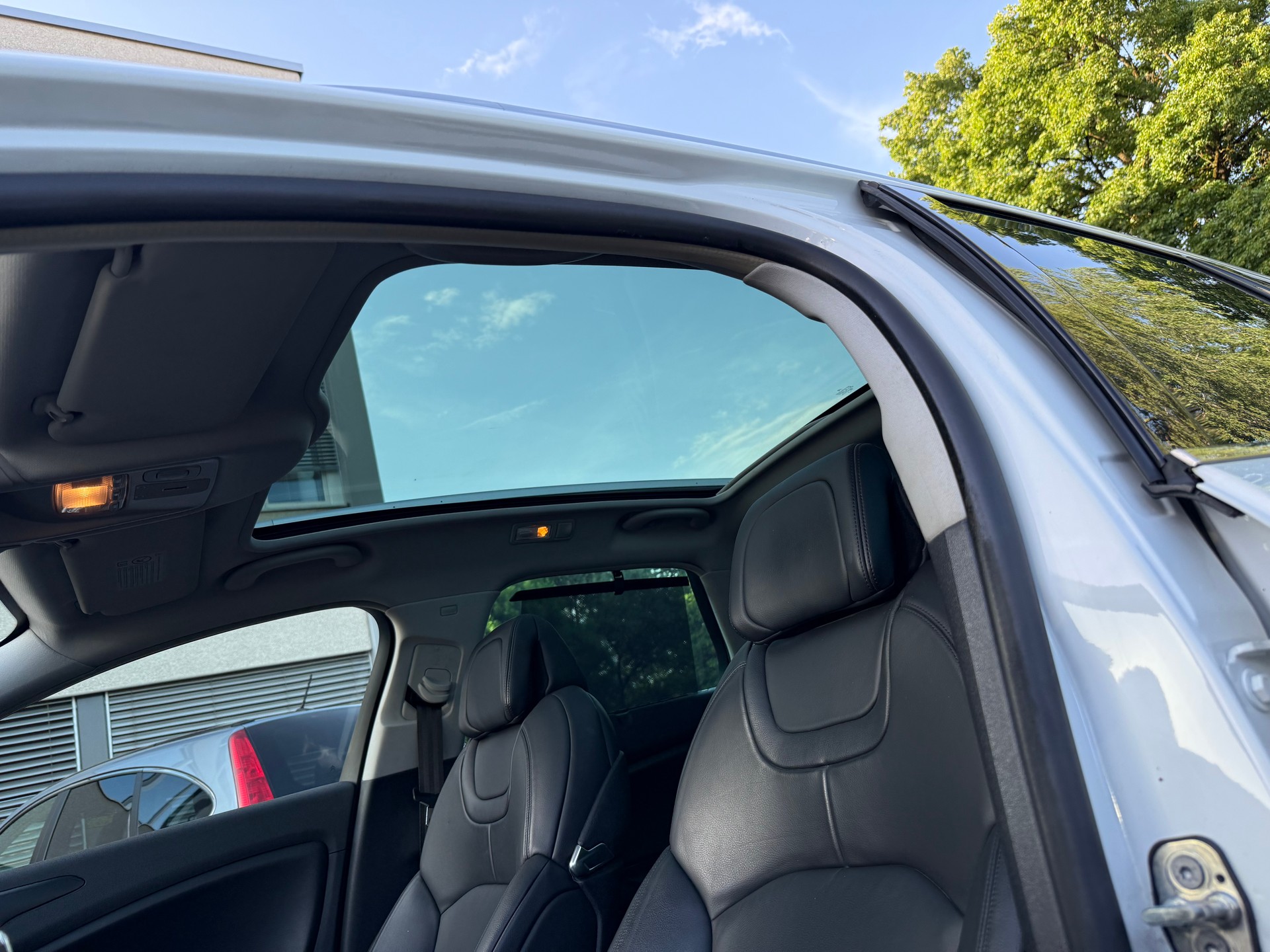 CITROEN C5 Tourer 1.6 Turbo Exclusive Automatic-image-9
