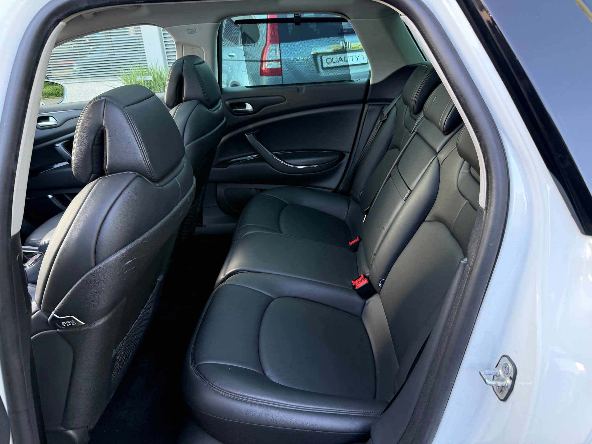 CITROEN C5 Tourer 1.6 Turbo Exclusive Automatic-image-8