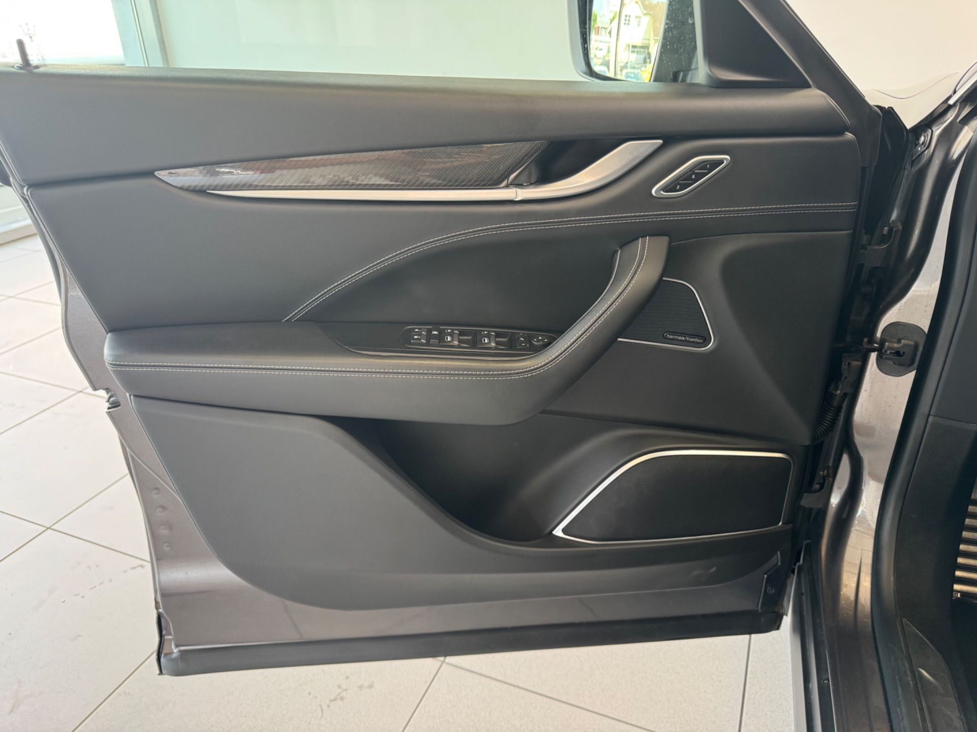 MASERATI Levante S 3.0 V6 Automatica-image-25