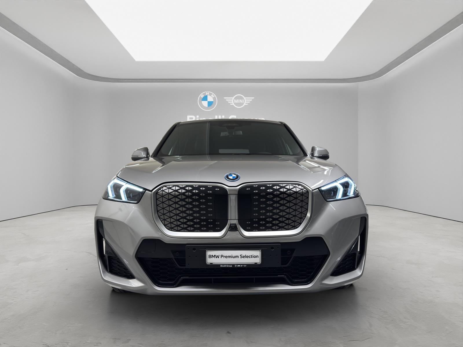 BMW iX1 30 xDrive-image-7