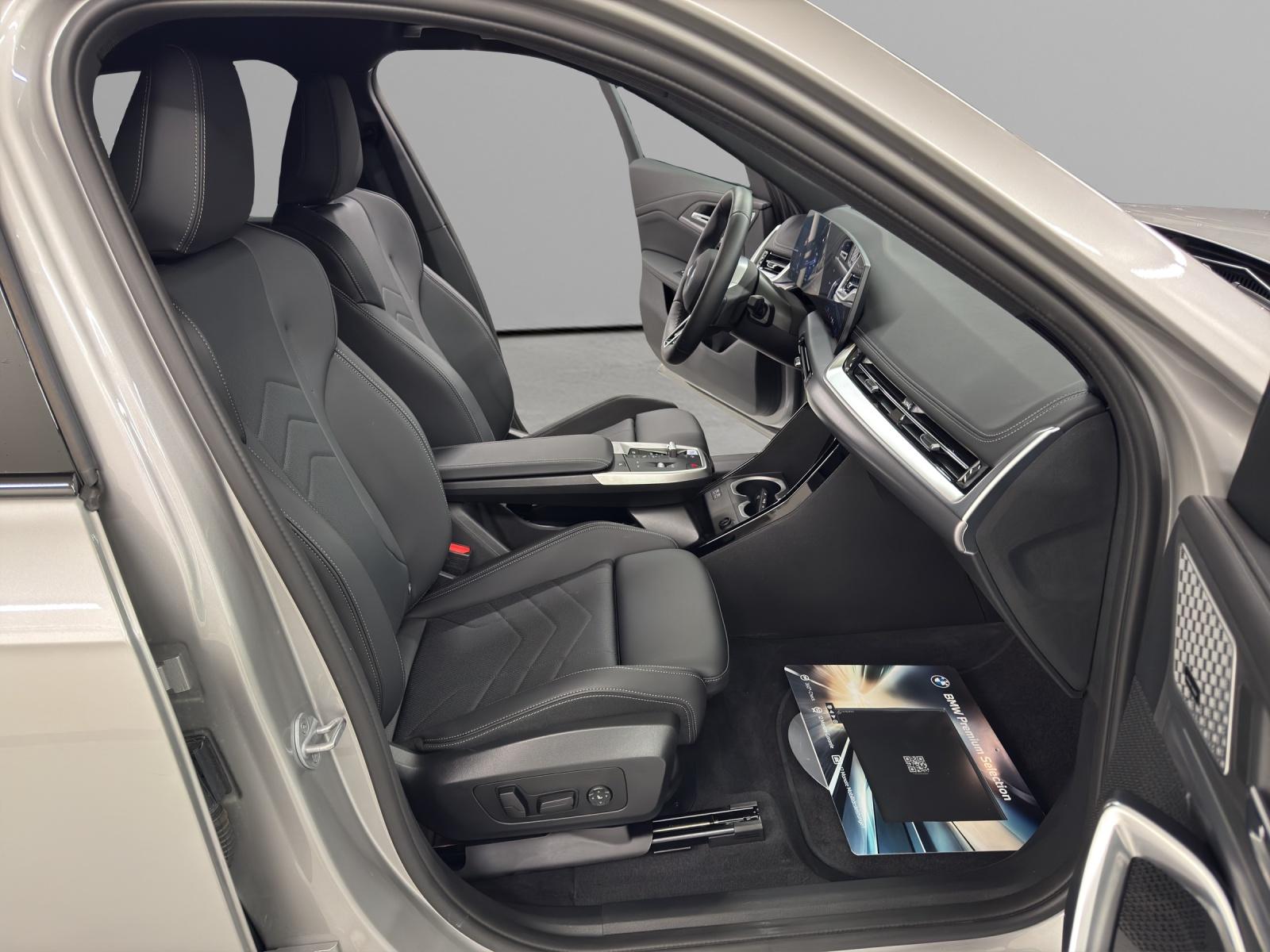 BMW iX1 30 xDrive-image-14