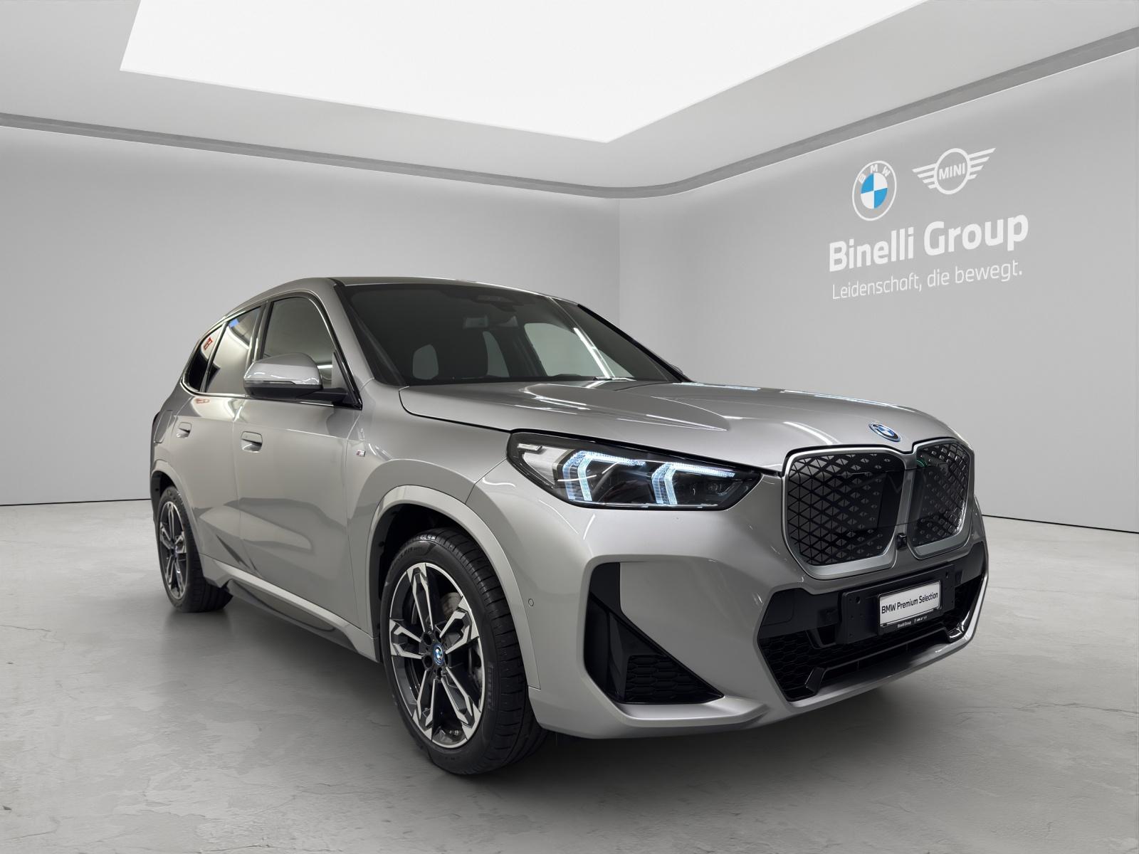 BMW iX1 30 xDrive-image-6