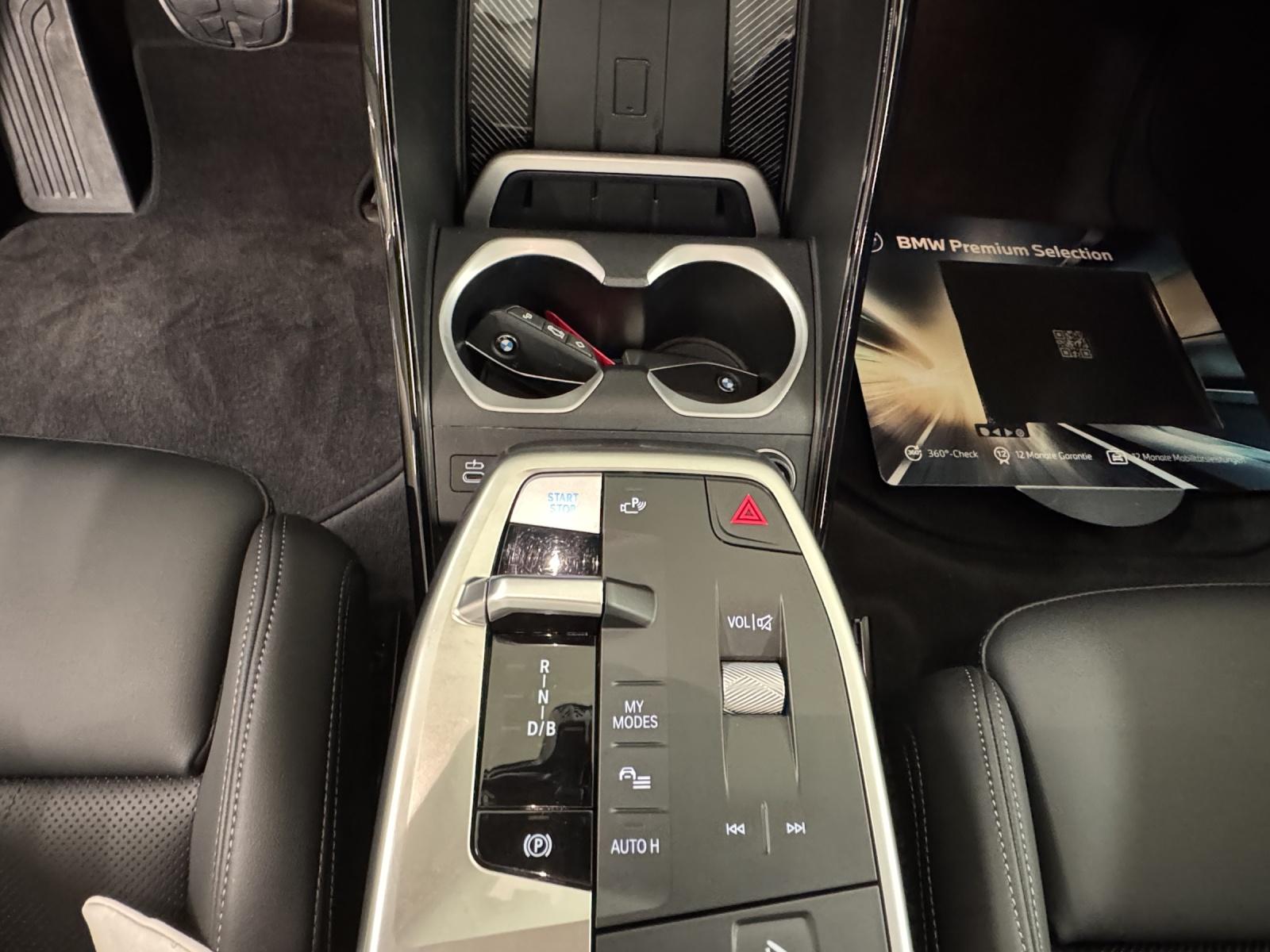 BMW iX1 30 xDrive-image-16
