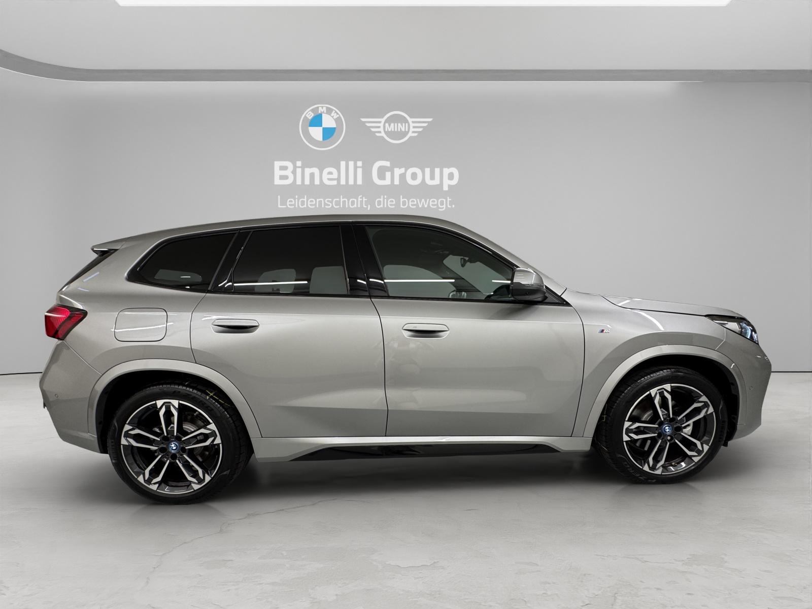 BMW iX1 30 xDrive-image-5
