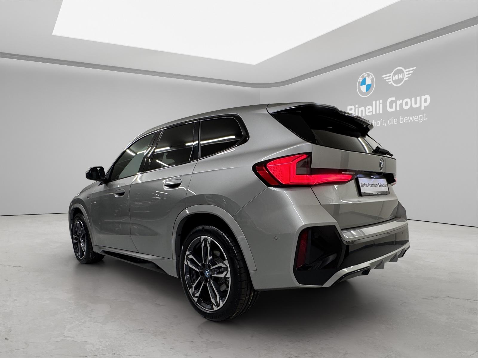 BMW iX1 30 xDrive-image-2