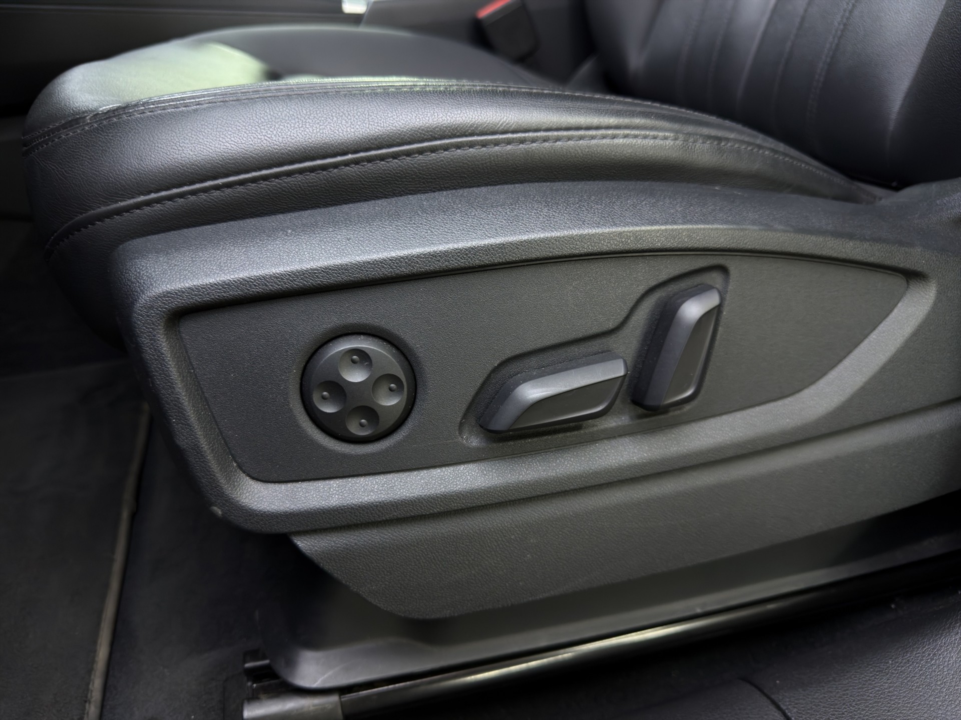 AUDI Q5 Sportback 50 TDI S line BLACK quattro tiptronic-image-12
