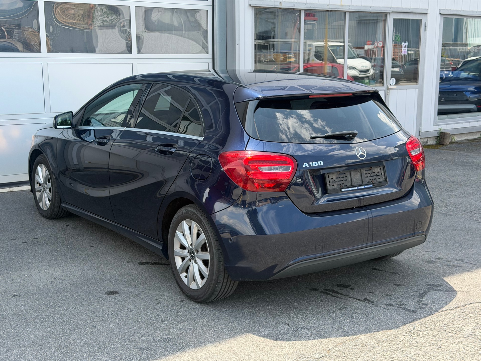 MERCEDES-BENZ A 180 Style 7G-DCT-image-5