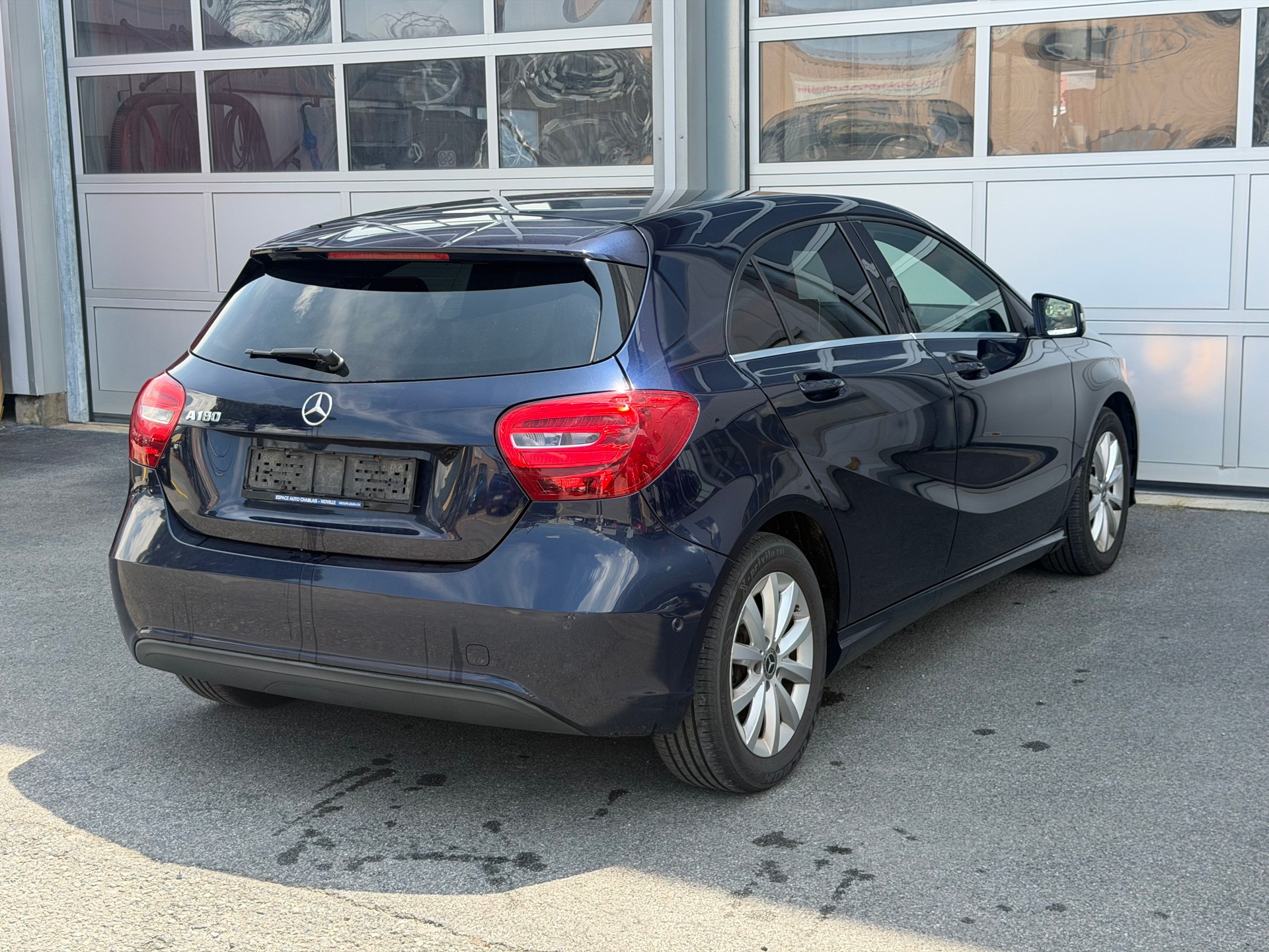 MERCEDES-BENZ A 180 Style 7G-DCT-image-4
