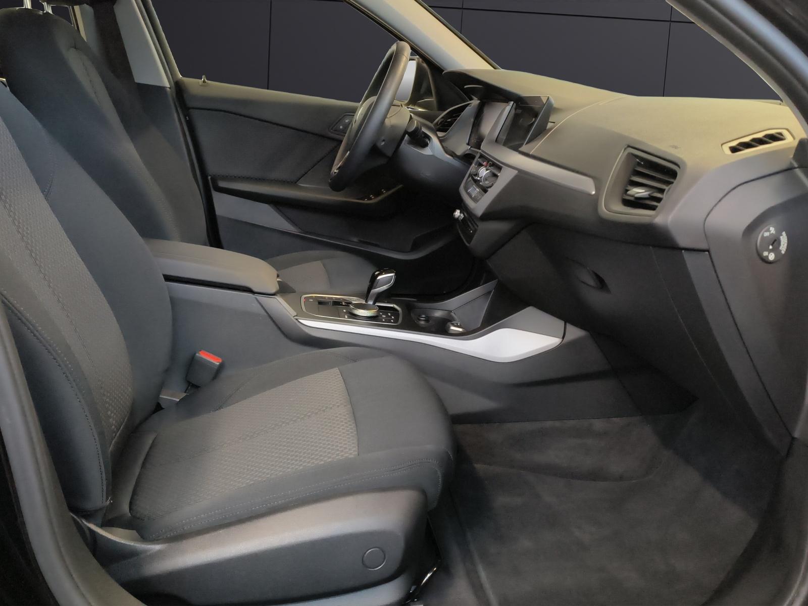 BMW 120d xDrive-image-14