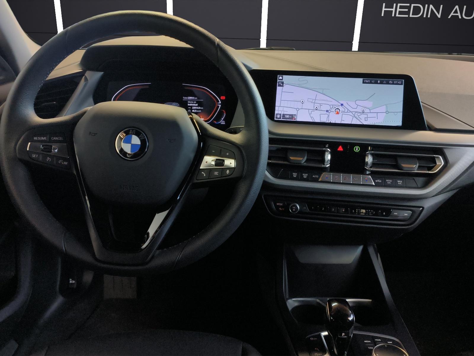BMW 120d xDrive-image-18