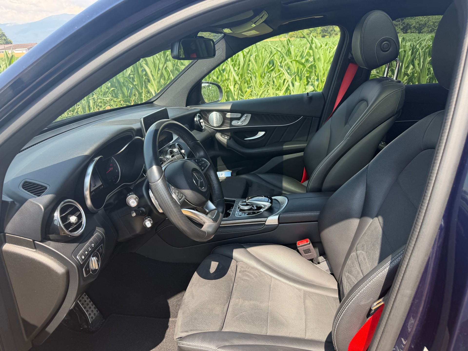 MERCEDES-BENZ GLC 300 4Matic AMG Line 9G-Tronic-image-11