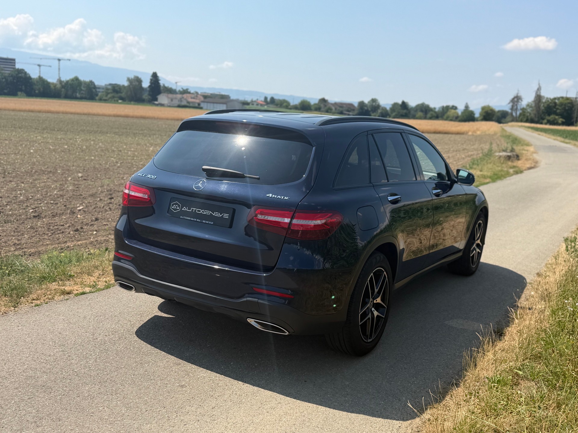 MERCEDES-BENZ GLC 300 4Matic AMG Line 9G-Tronic-image-9