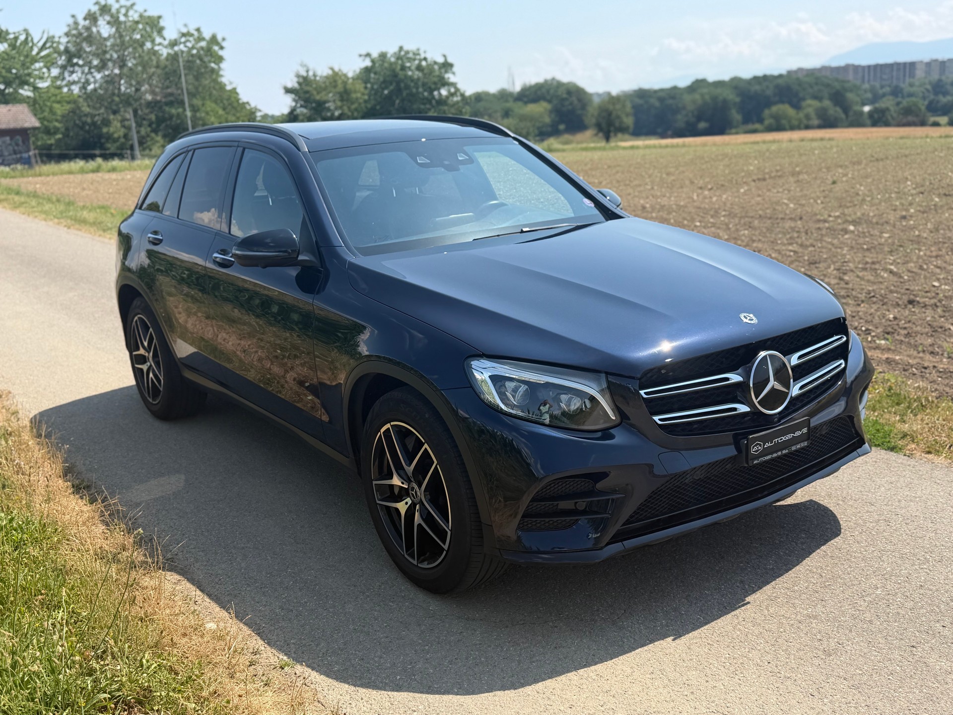 MERCEDES-BENZ GLC 300 4Matic AMG Line 9G-Tronic-image-3