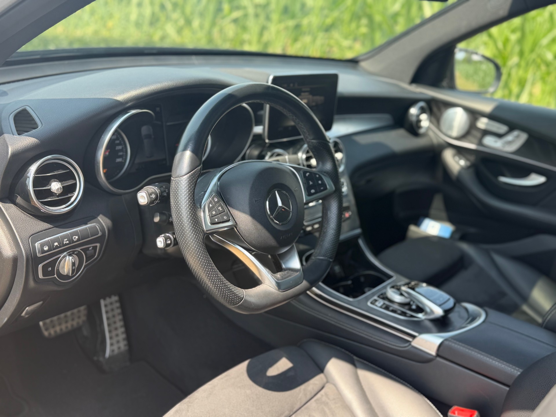 MERCEDES-BENZ GLC 300 4Matic AMG Line 9G-Tronic-image-12