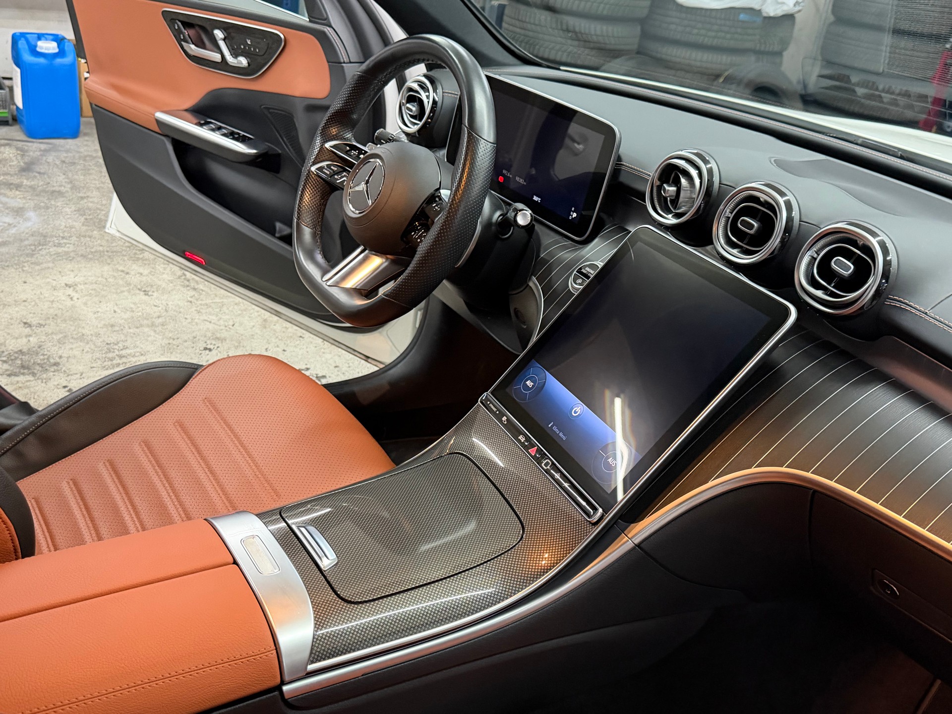 MERCEDES-BENZ C 220 d T 4Matic AMG Line-image-15