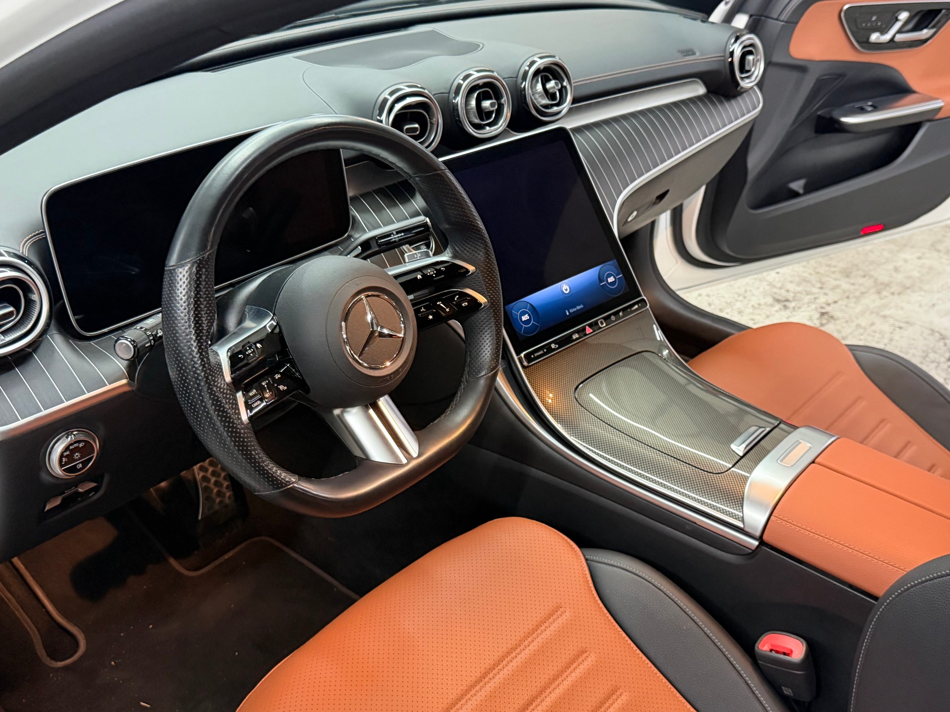 MERCEDES-BENZ C 220 d T 4Matic AMG Line-image-12