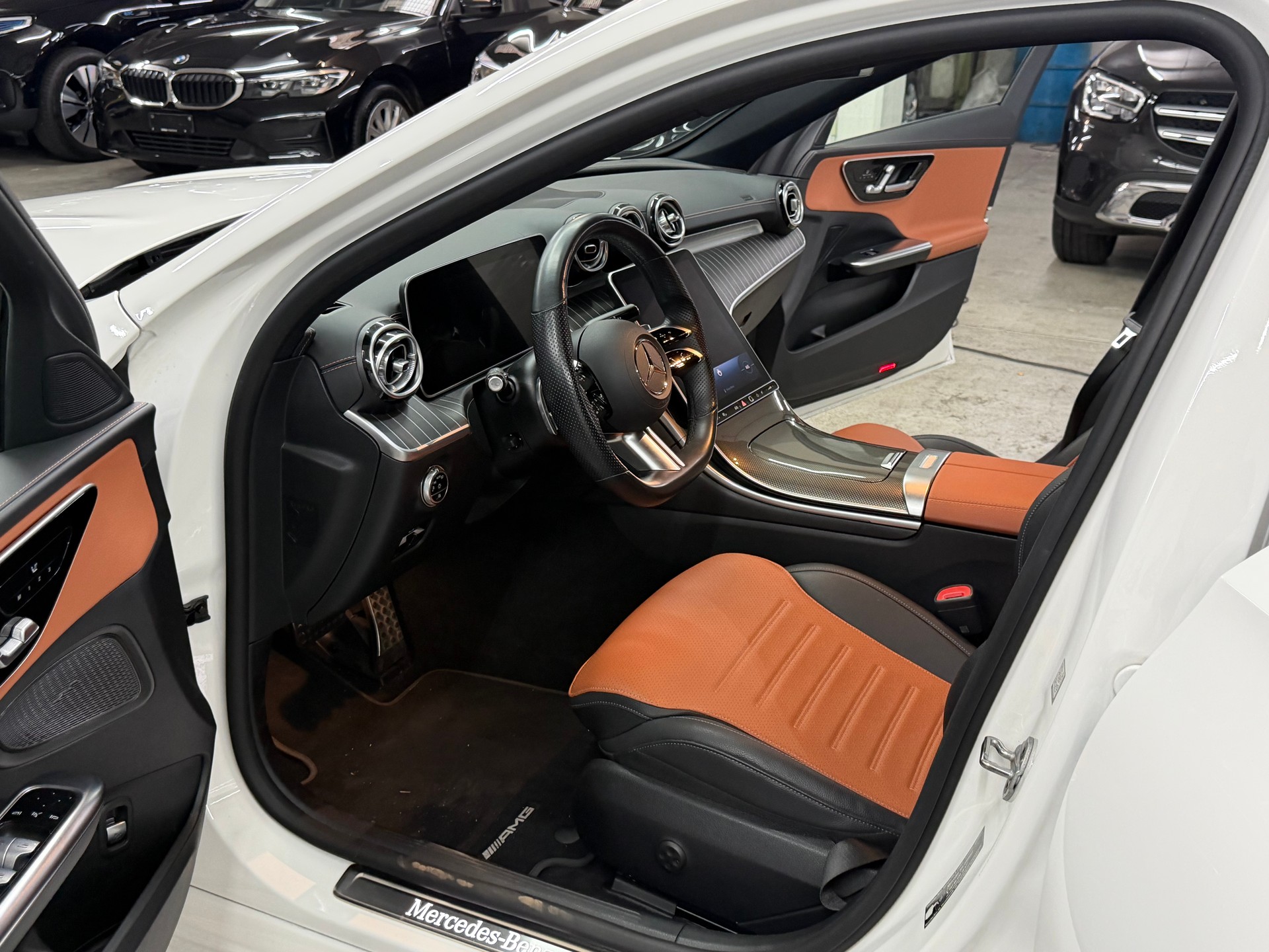 MERCEDES-BENZ C 220 d T 4Matic AMG Line-image-13