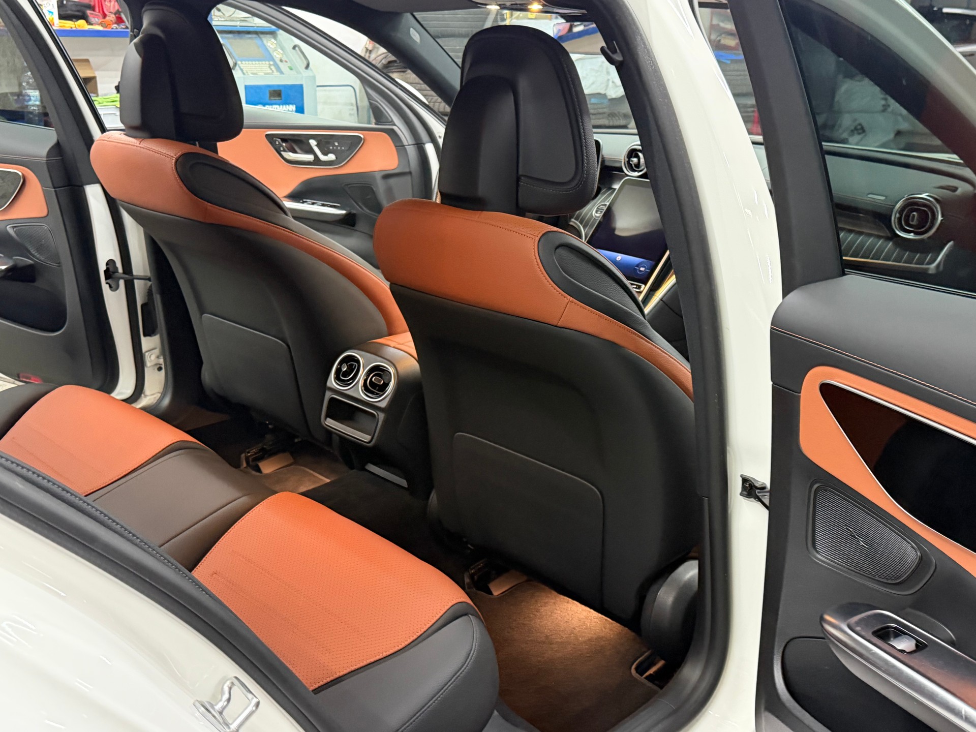 MERCEDES-BENZ C 220 d T 4Matic AMG Line-image-10