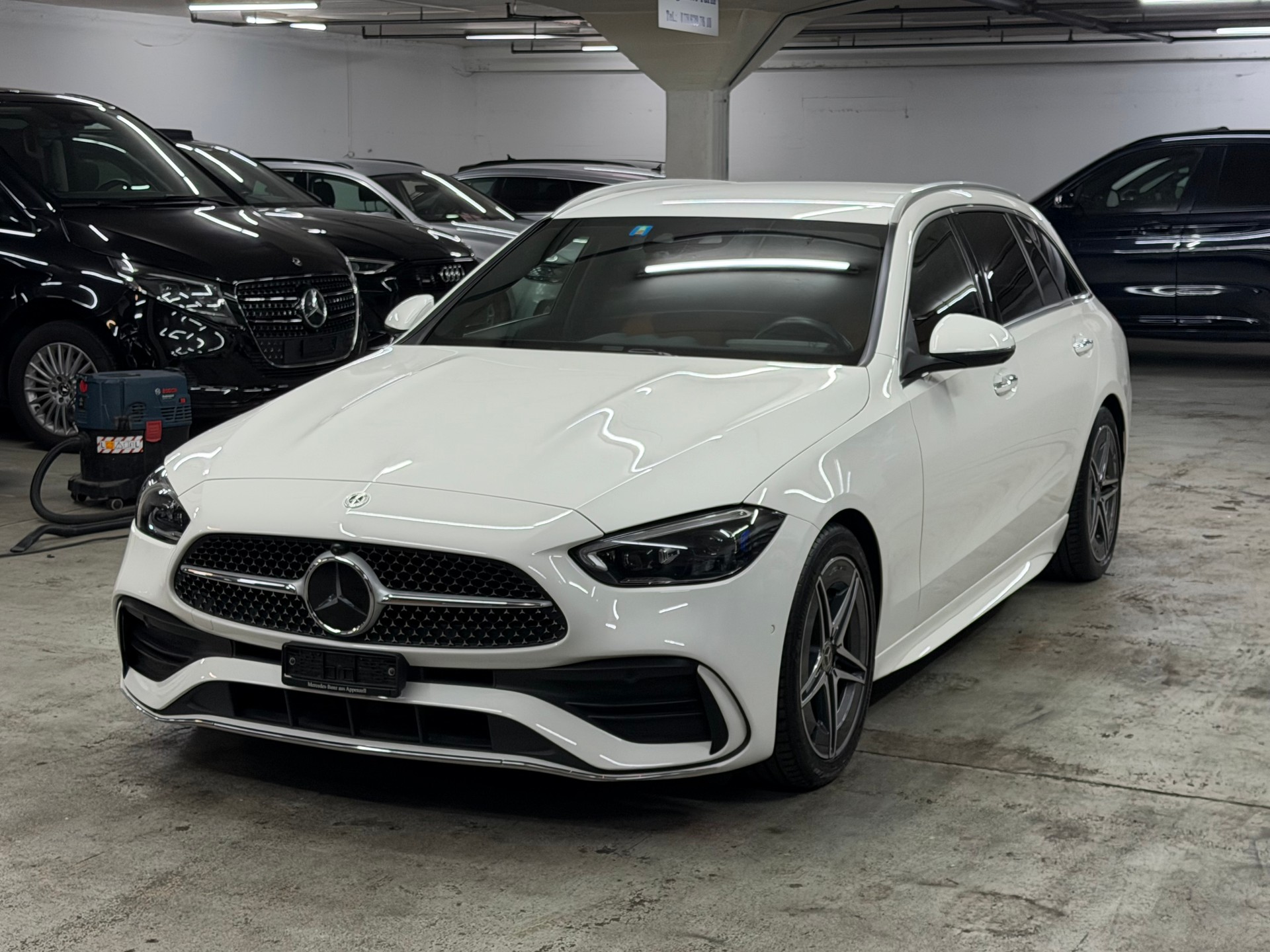 MERCEDES-BENZ C 220 d T 4Matic AMG Line-image-6