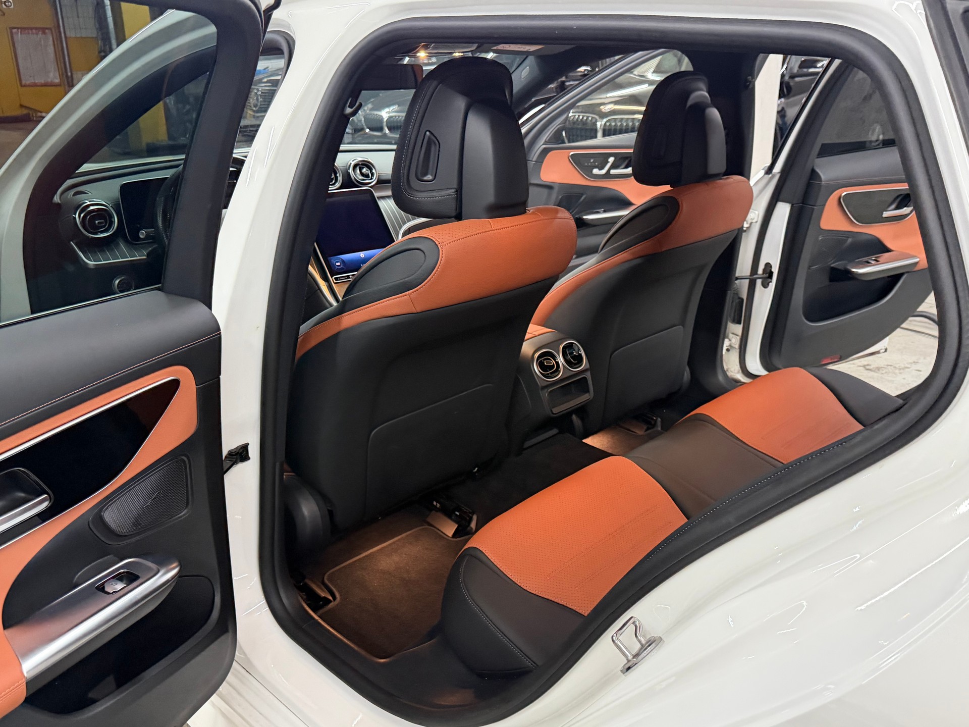 MERCEDES-BENZ C 220 d T 4Matic AMG Line-image-11