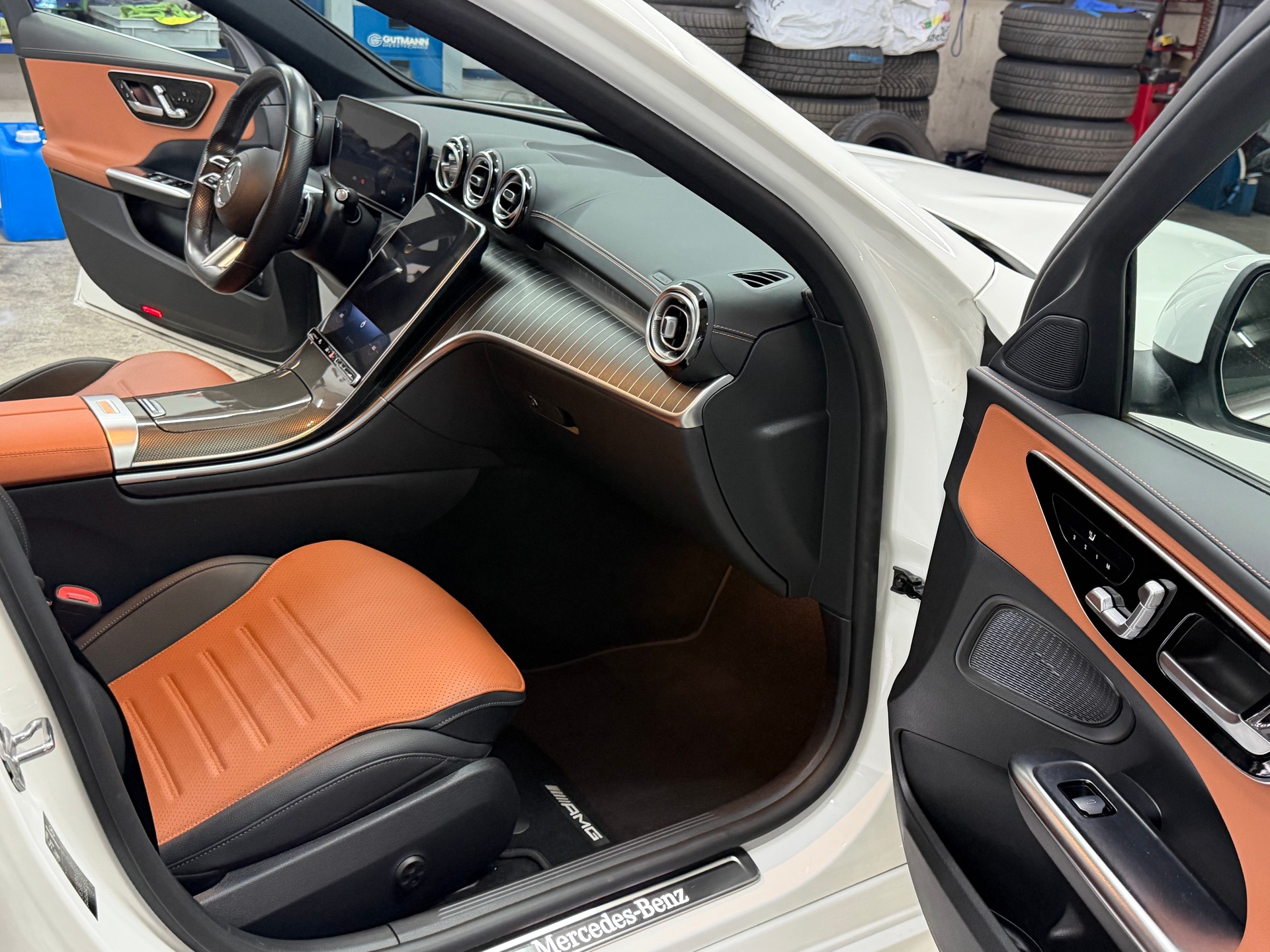MERCEDES-BENZ C 220 d T 4Matic AMG Line-image-9