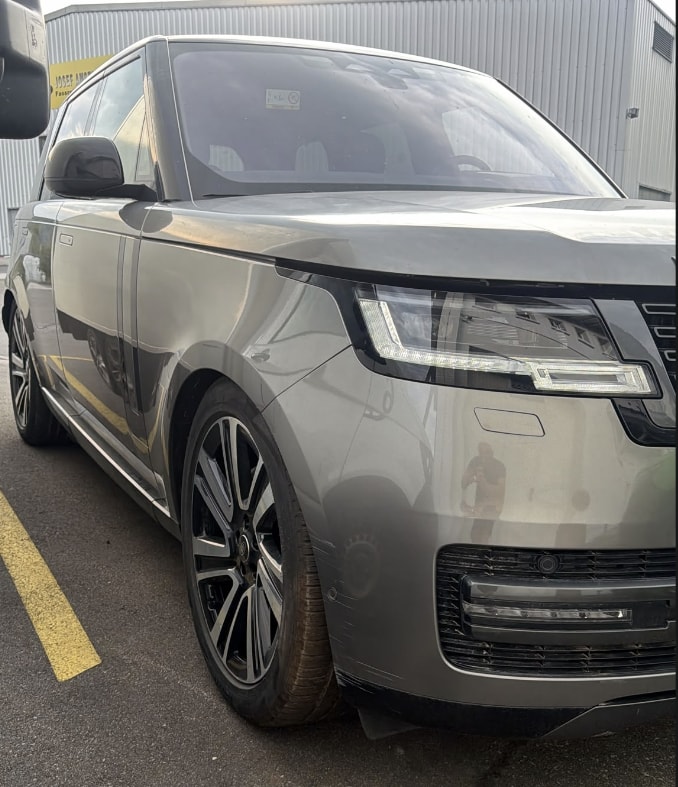 LAND ROVER Range Rover 3.0 D I6 300 HSE-showroom-element-1