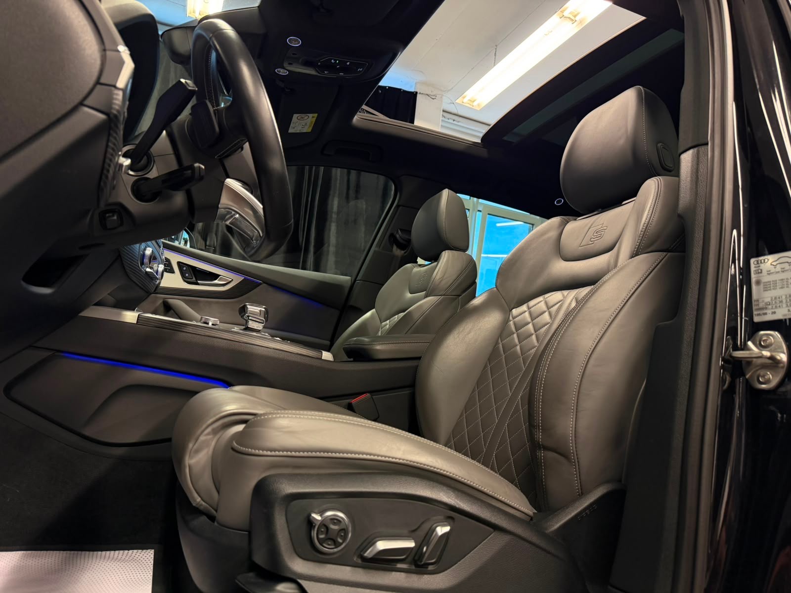 AUDI SQ7 4.0 TDI quattro tiptronic 7plätze-image-14