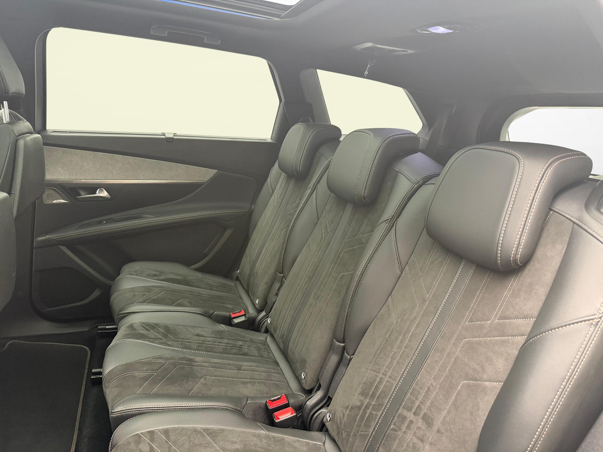 PEUGEOT 5008 1.5 BlueHDi GT Pack-image-10