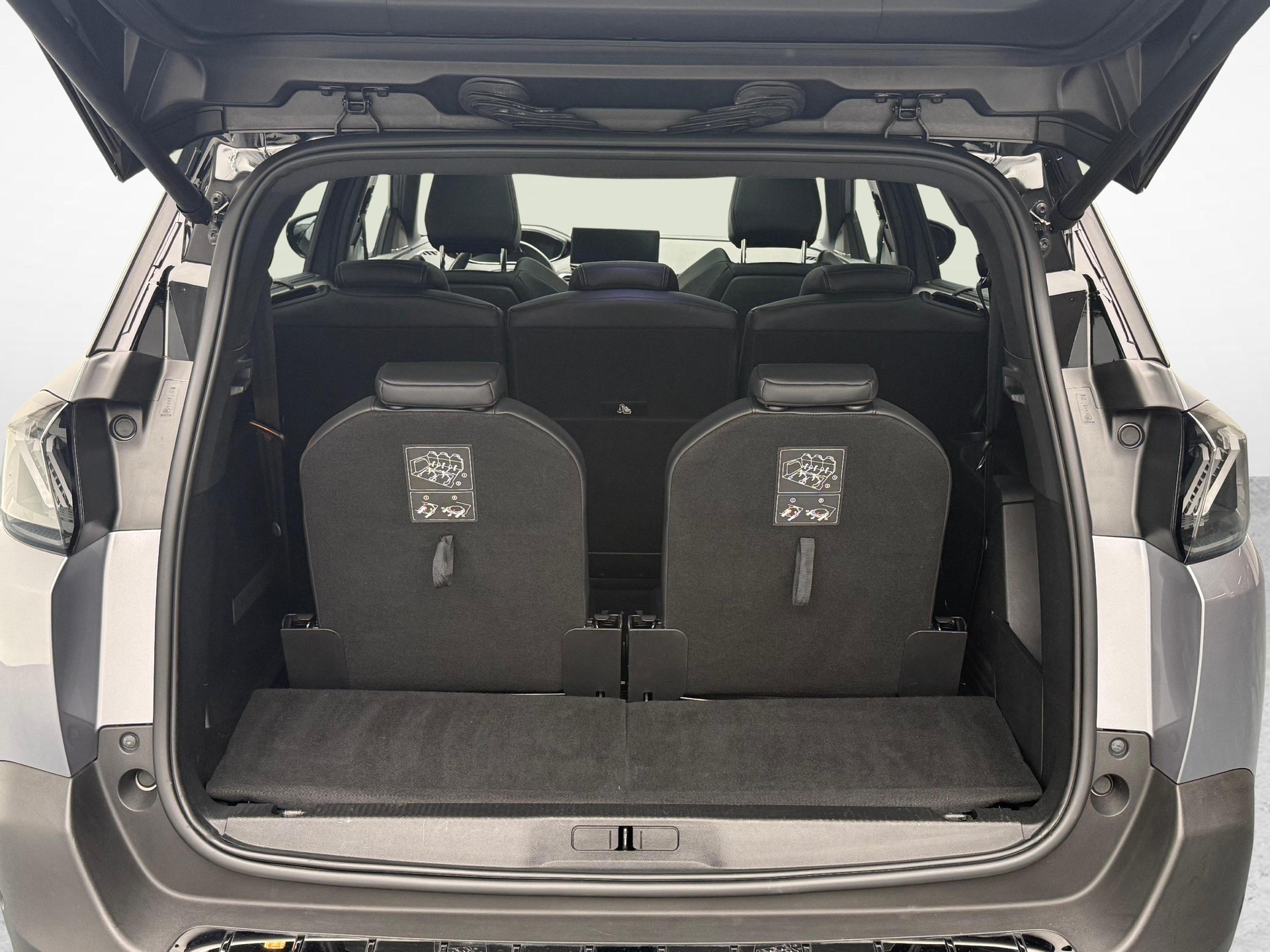 PEUGEOT 5008 1.5 BlueHDi GT Pack-image-11