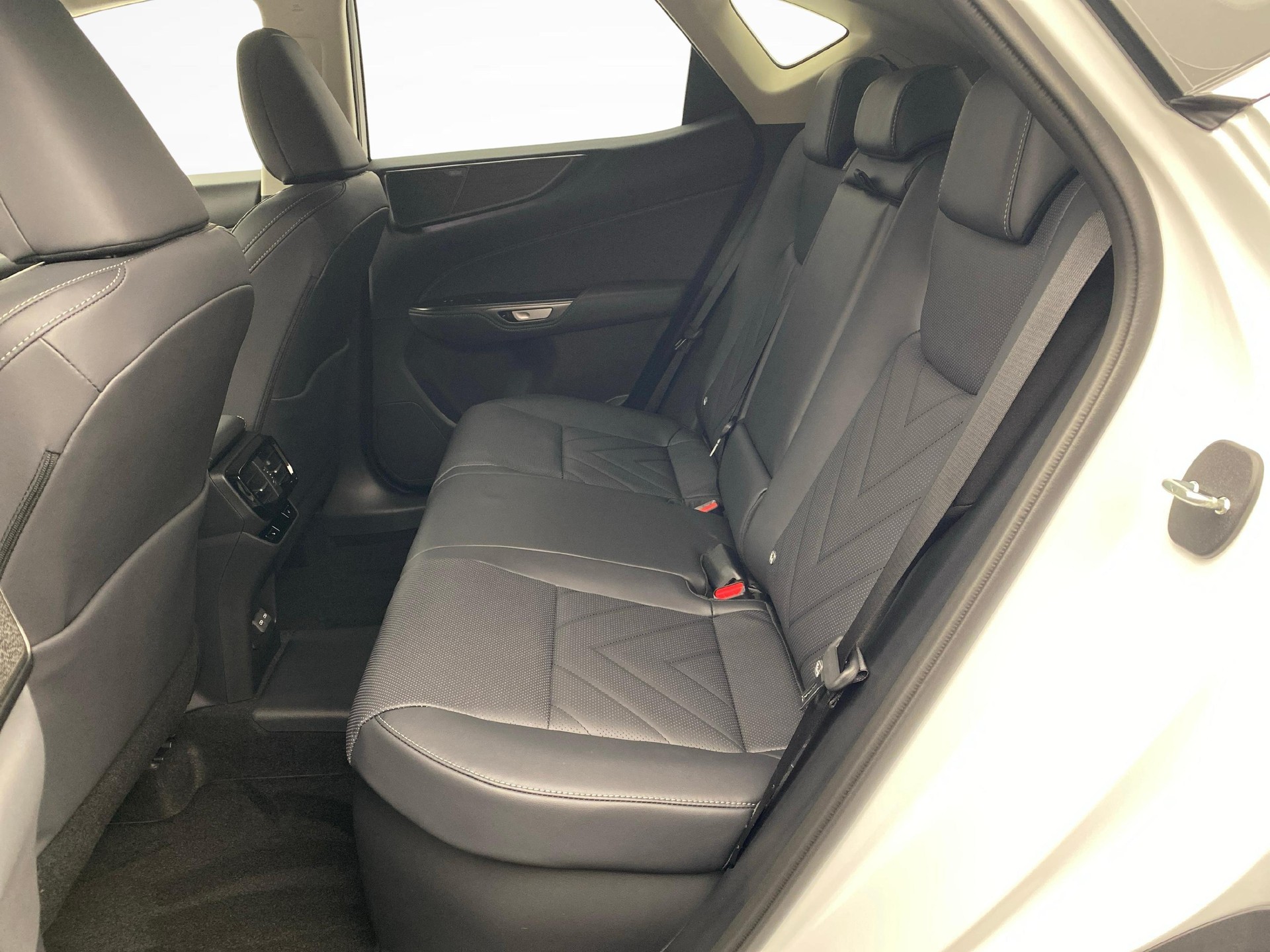 LEXUS NX 450h+ Excellence-image-3