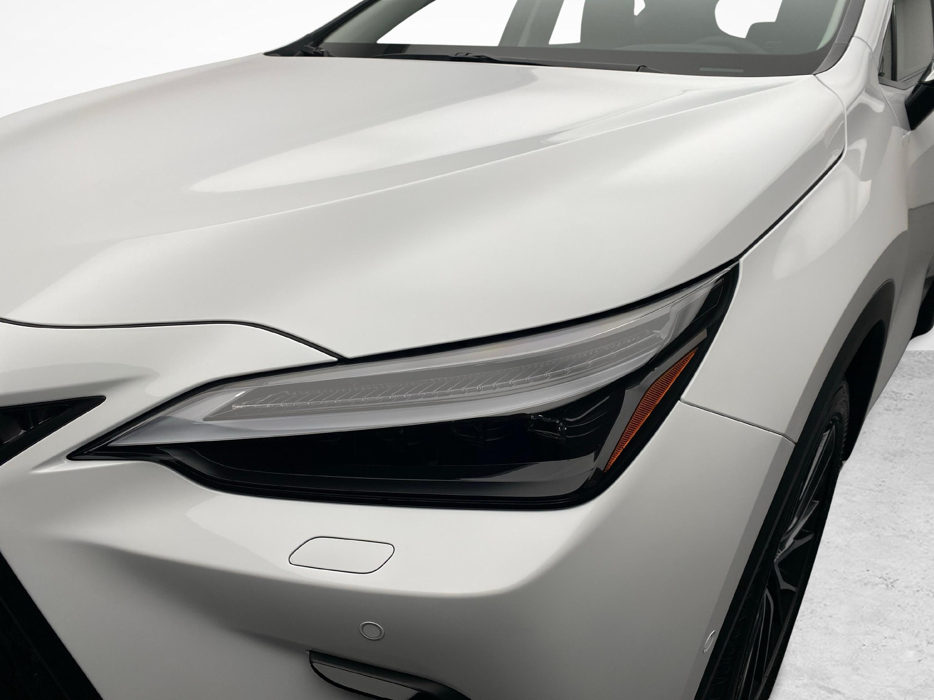 LEXUS NX 450h+ Excellence-image-17