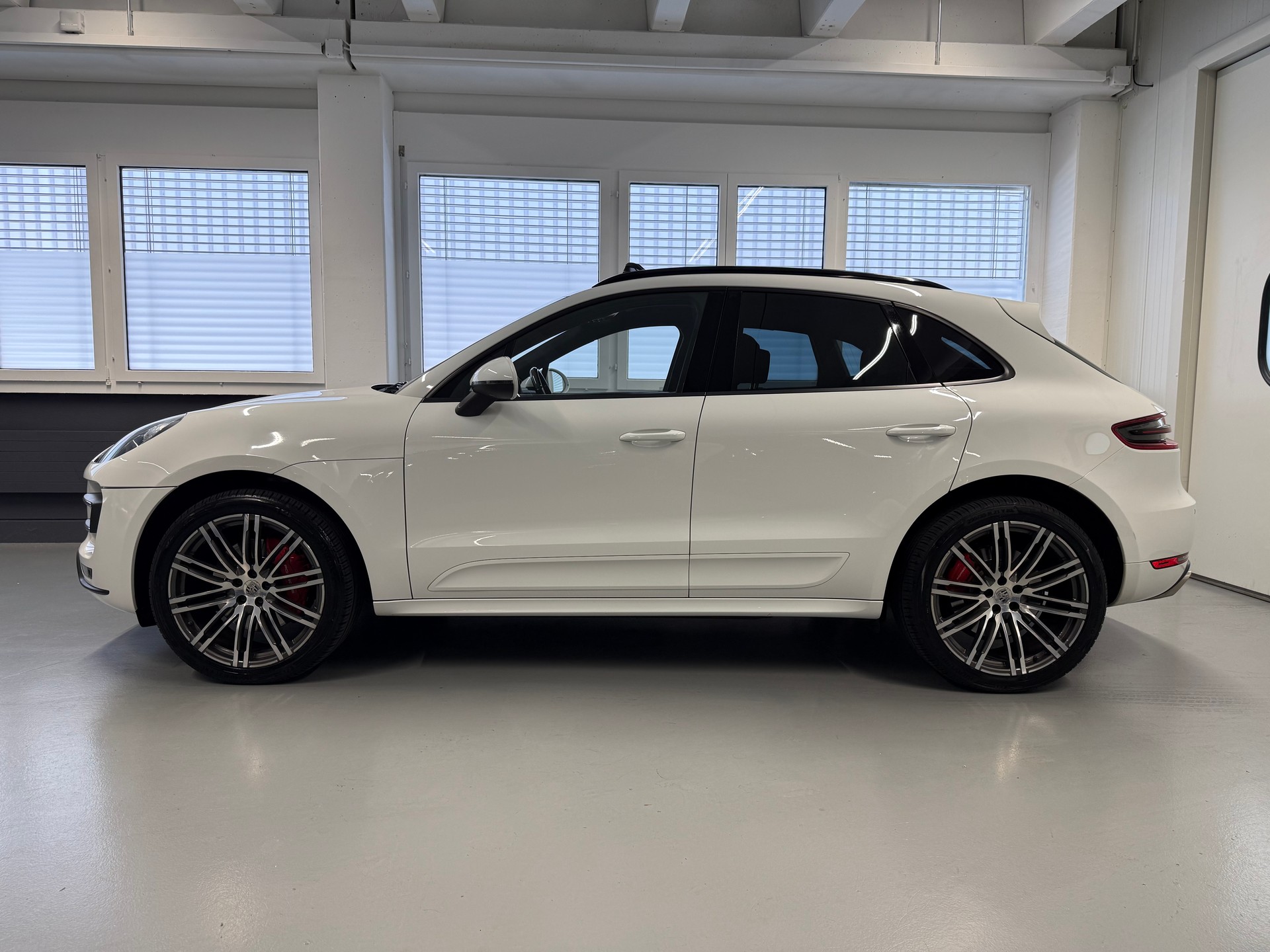 PORSCHE Macan Turbo PDK-image-2