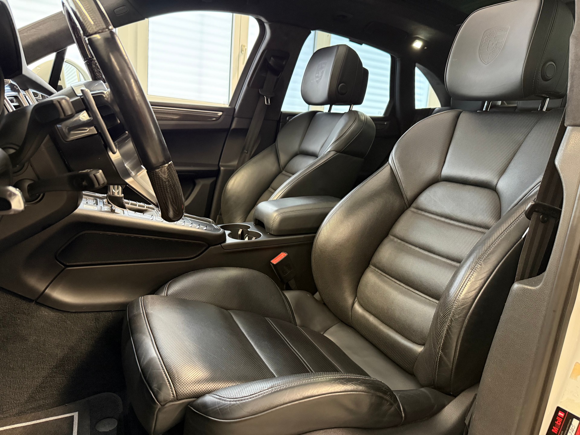 PORSCHE Macan Turbo PDK-image-16