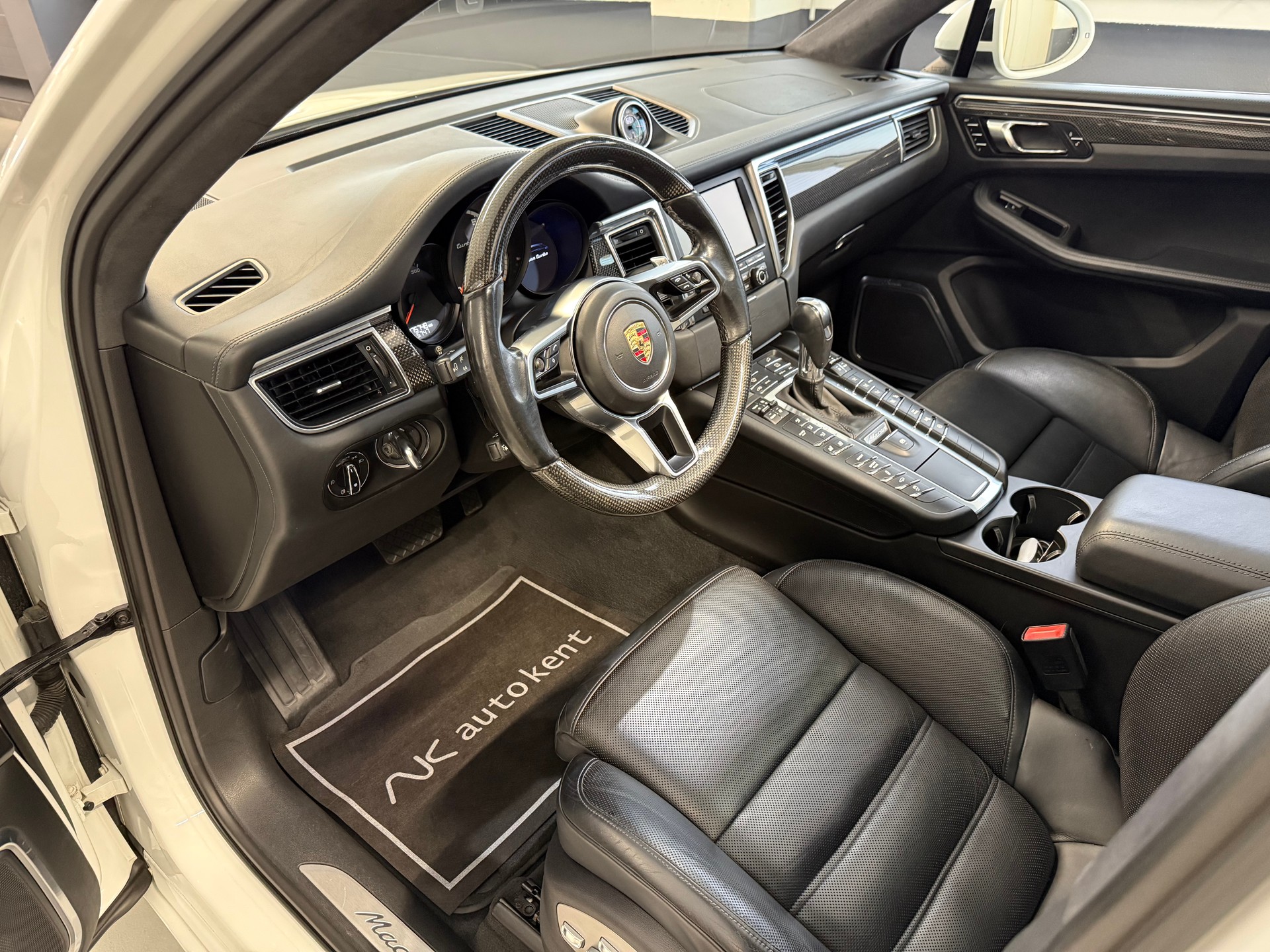 PORSCHE Macan Turbo PDK-image-8