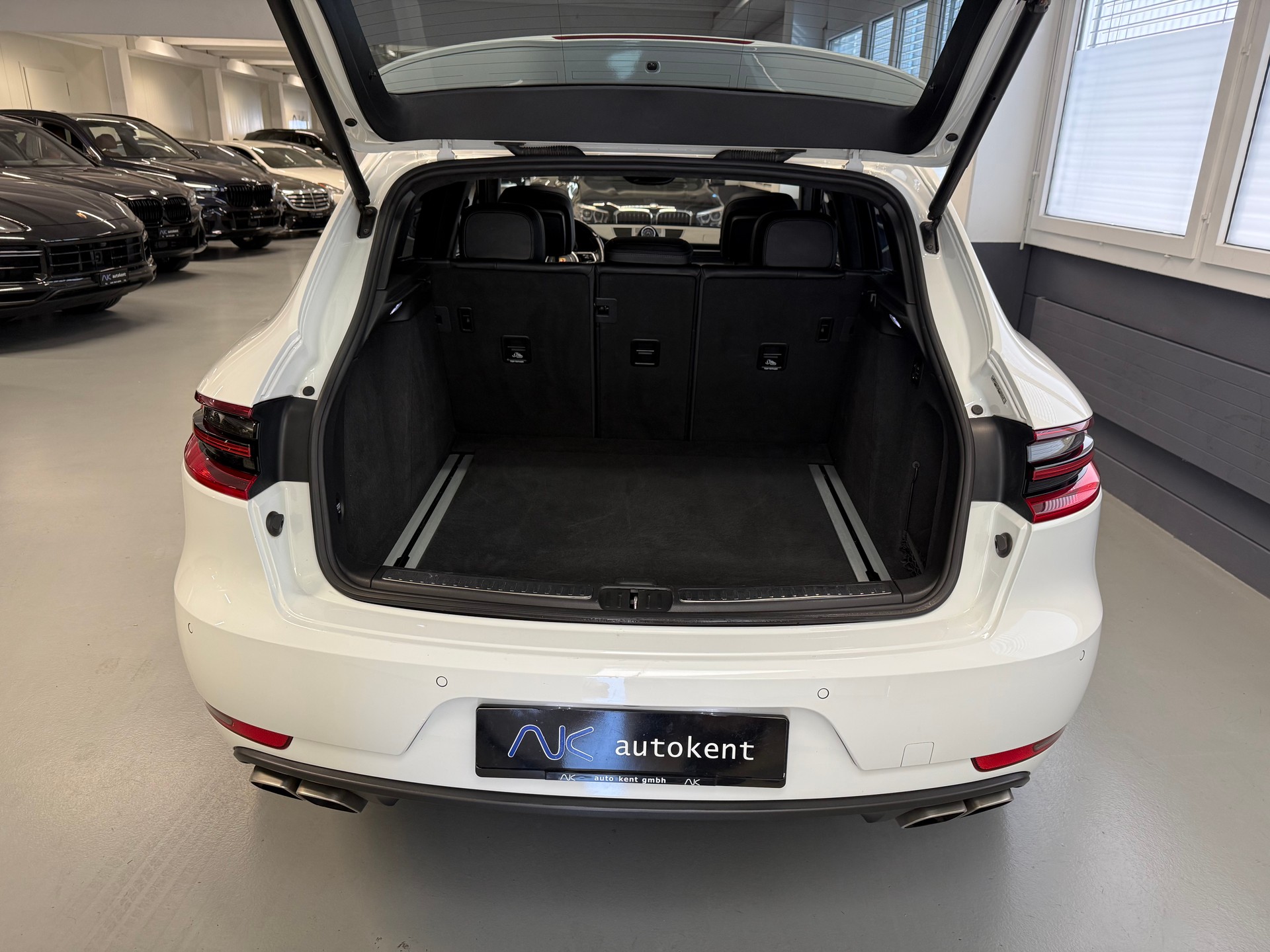 PORSCHE Macan Turbo PDK-image-5