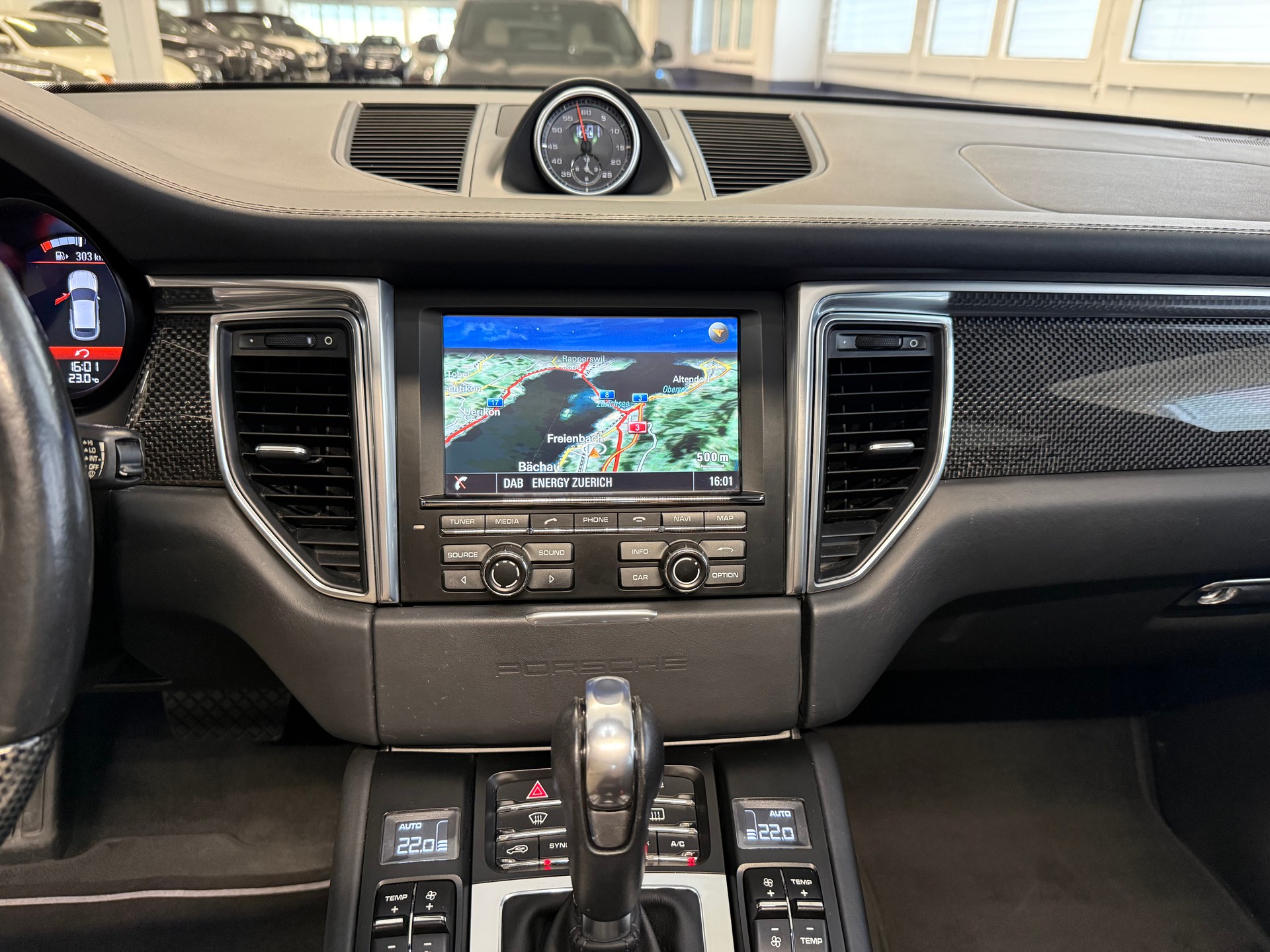 PORSCHE Macan Turbo PDK-image-11