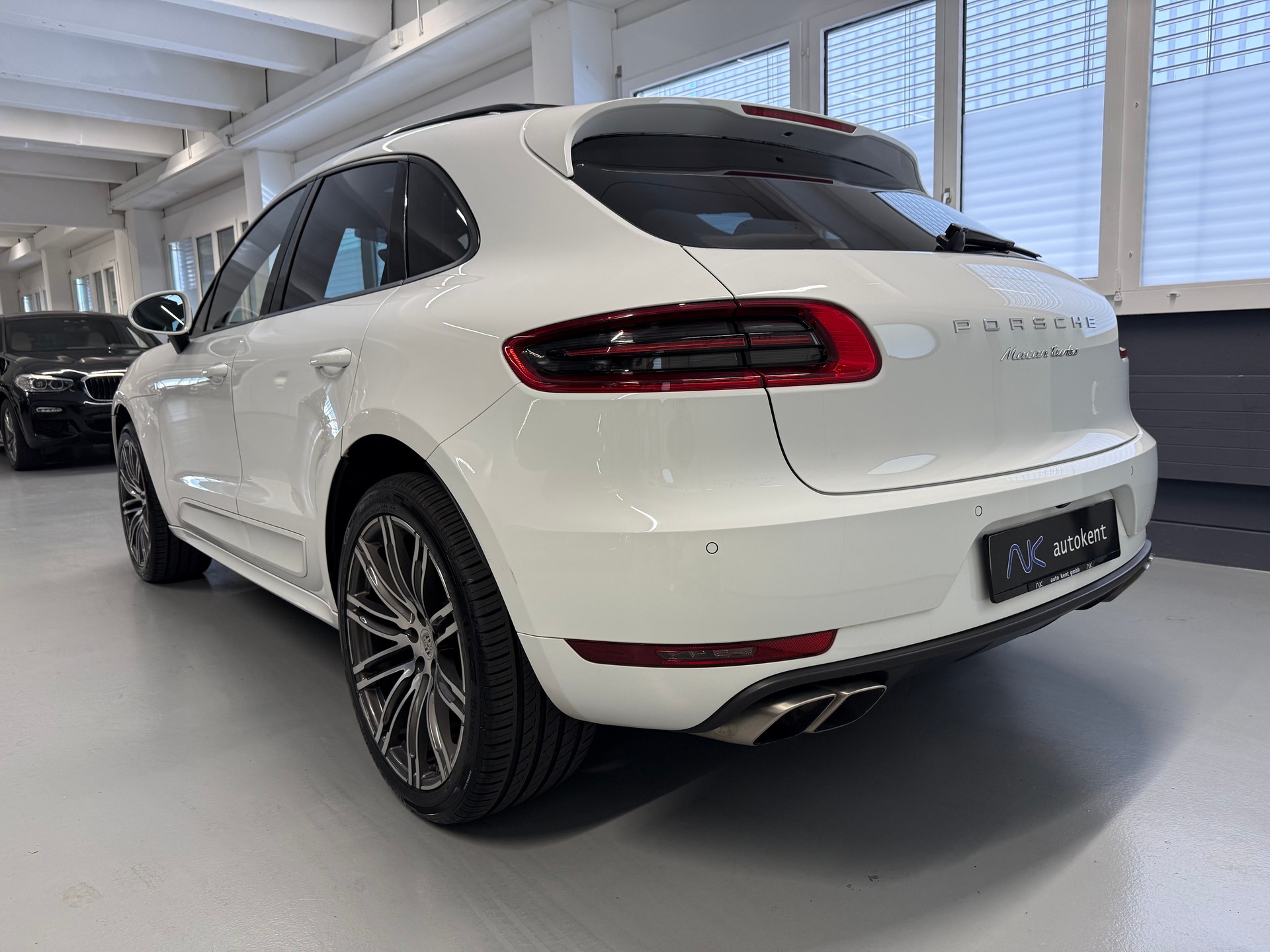 PORSCHE Macan Turbo PDK-image-3