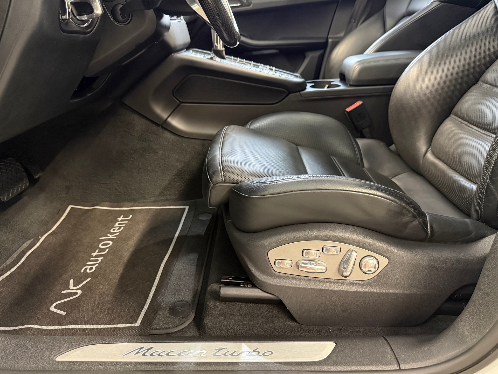 PORSCHE Macan Turbo PDK-image-15