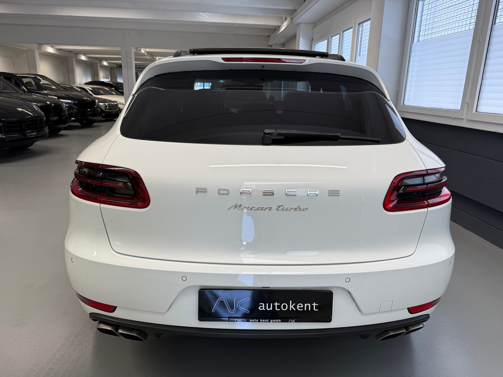 PORSCHE Macan Turbo PDK-image-4