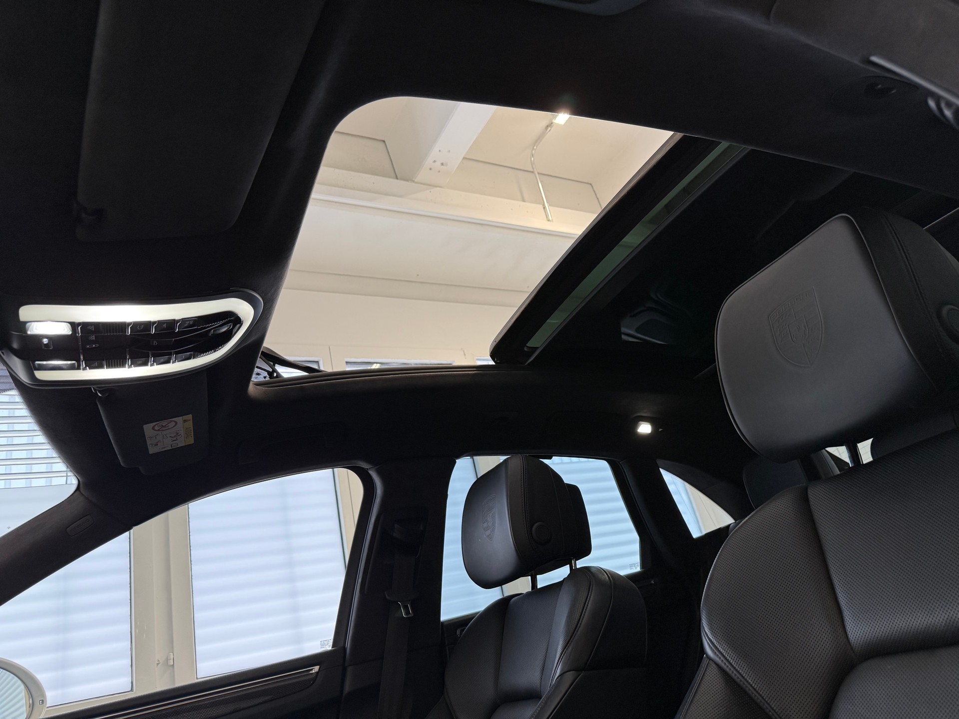 PORSCHE Macan Turbo PDK-image-17