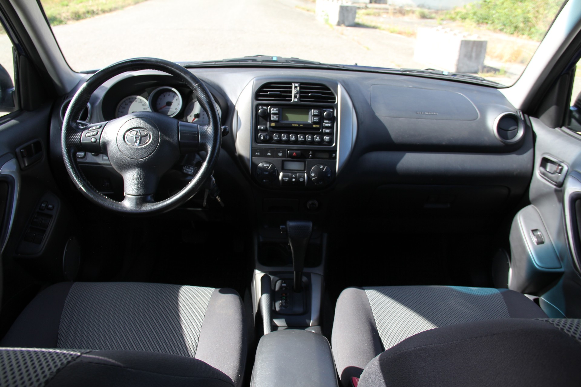 TOYOTA RAV-4 2.0 16V Linea Terra-image-9