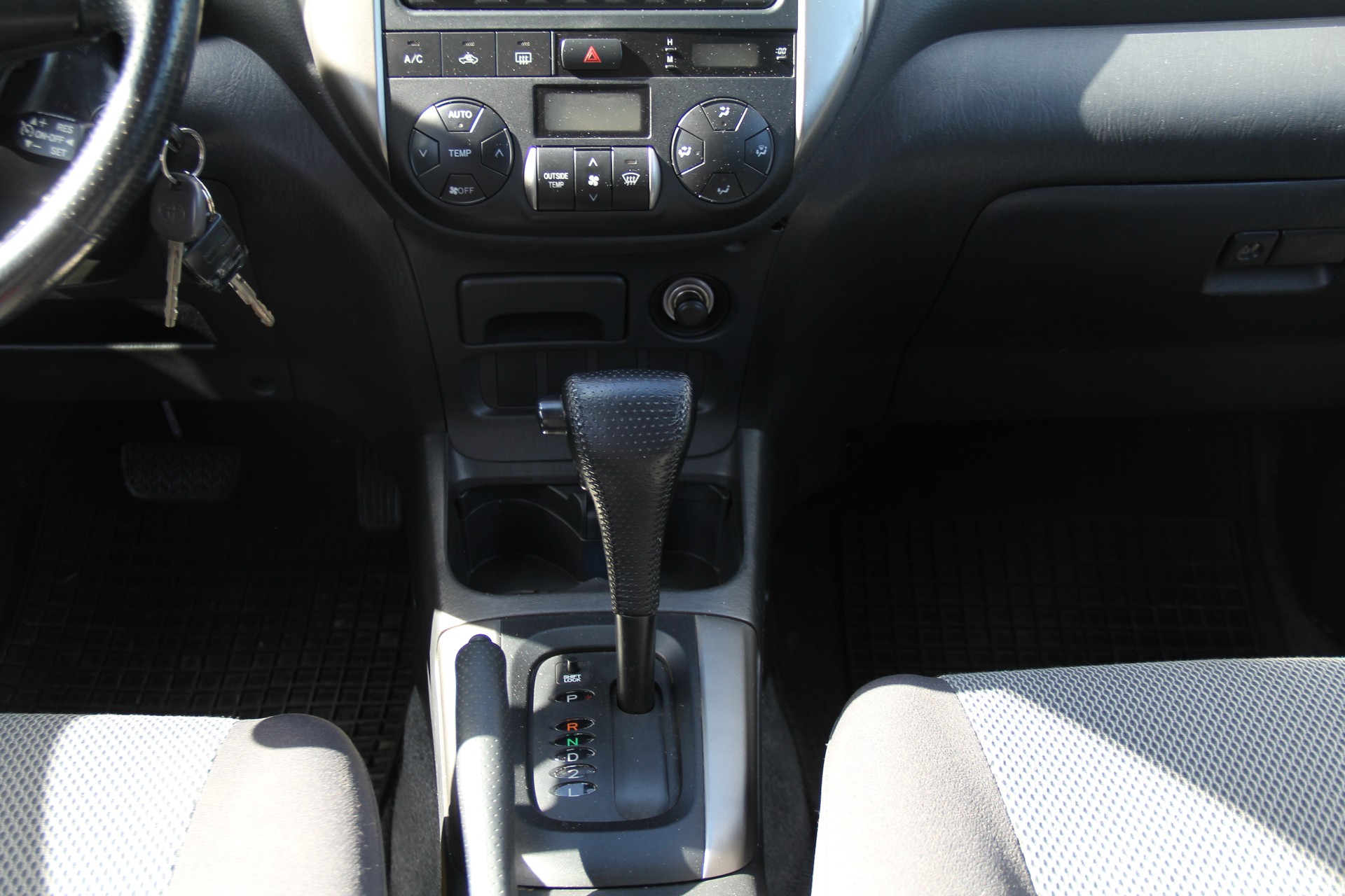TOYOTA RAV-4 2.0 16V Linea Terra-image-10