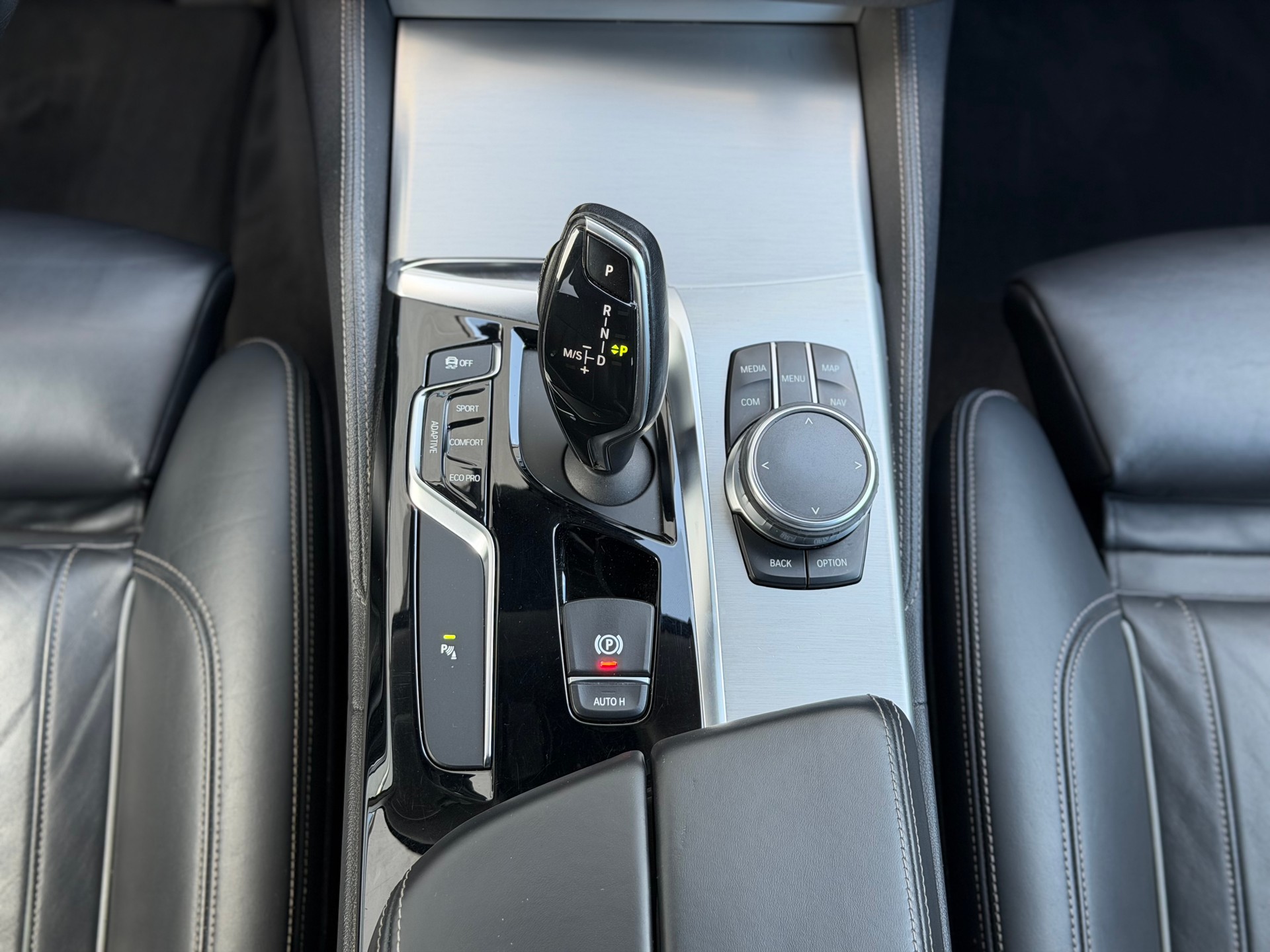 BMW 530d xDrive Touring Luxury Line Steptronic-image-15