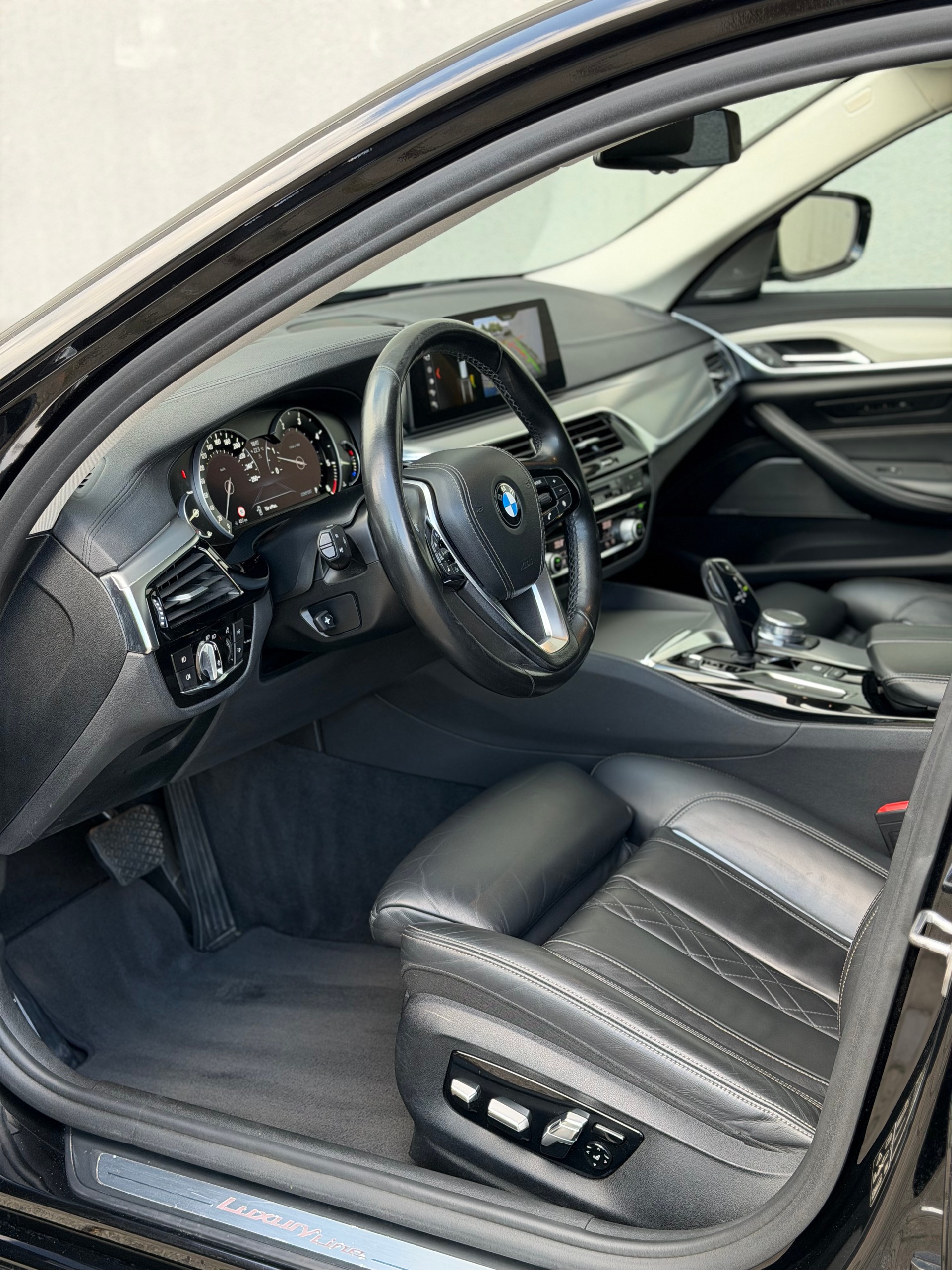 BMW 530d xDrive Touring Luxury Line Steptronic-image-7